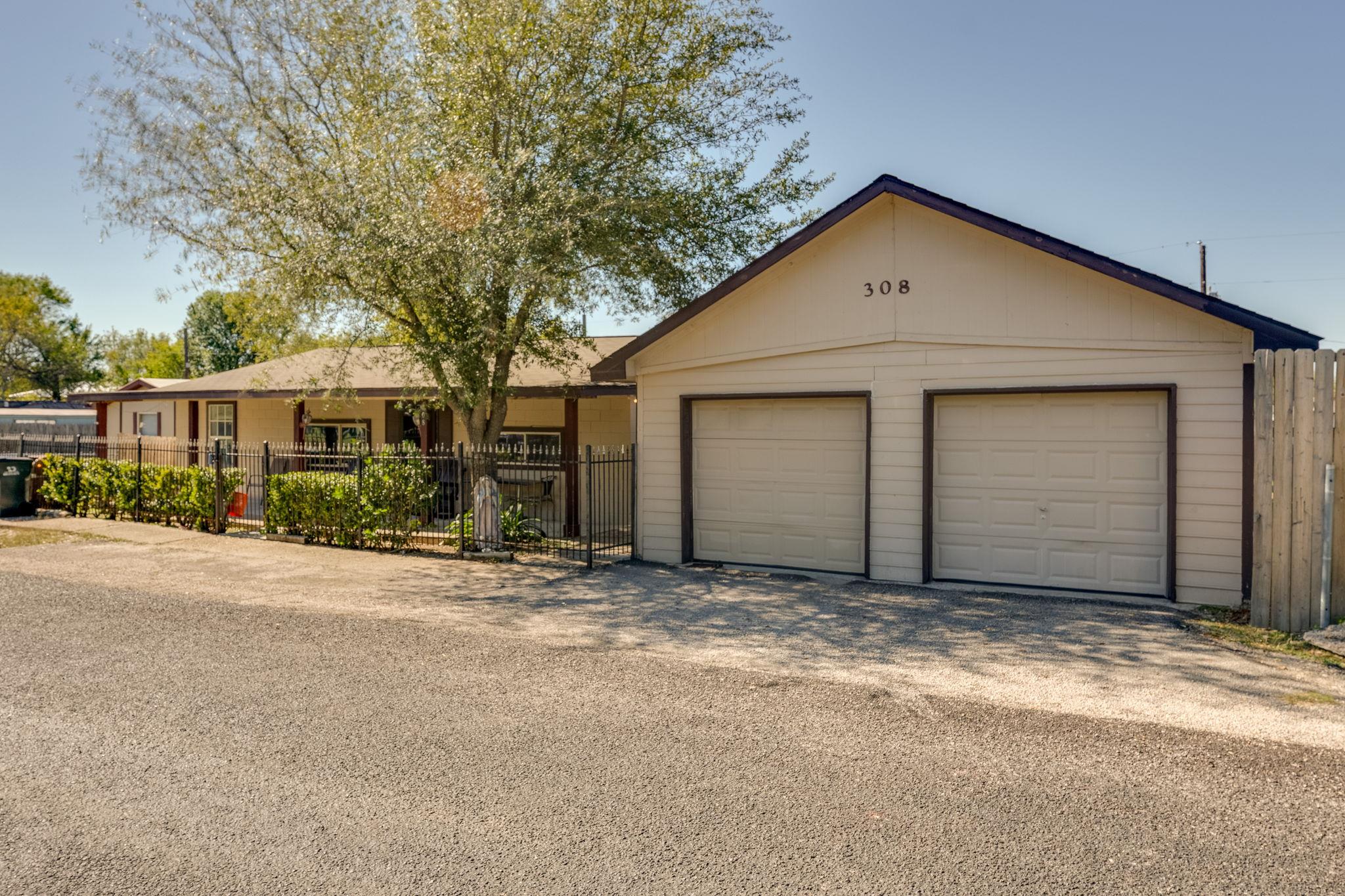 308 Regina Dr, Buda, TX 78610