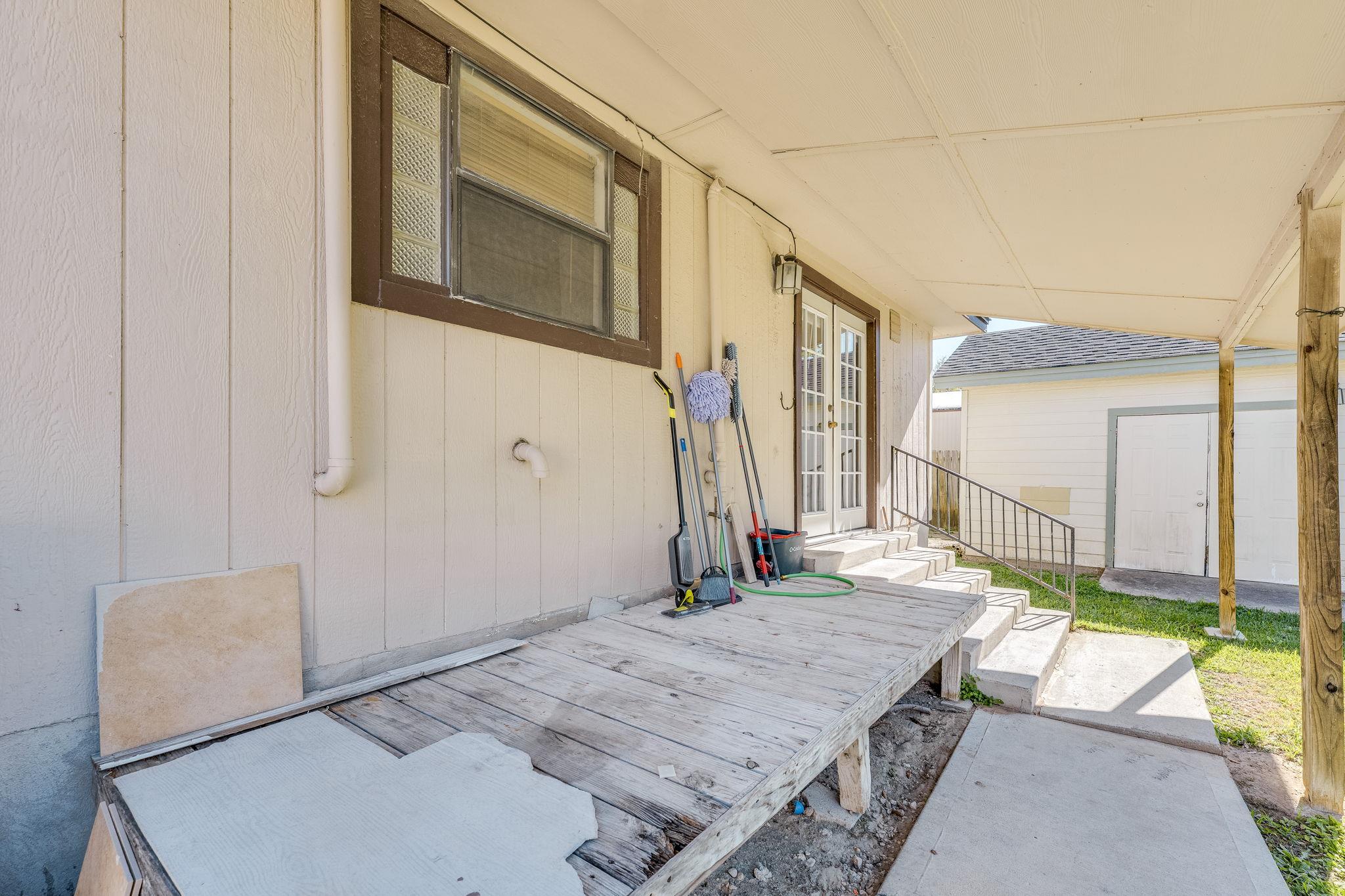 308 Regina Dr, Buda, TX 78610