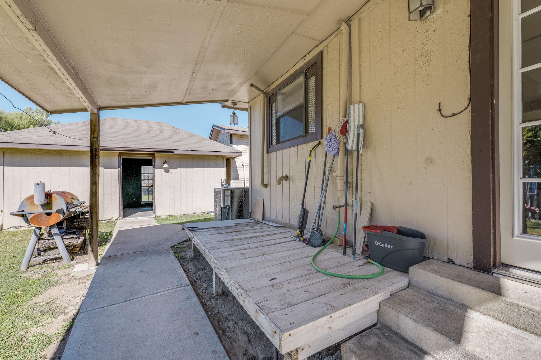 308 Regina Dr, Buda, TX 78610