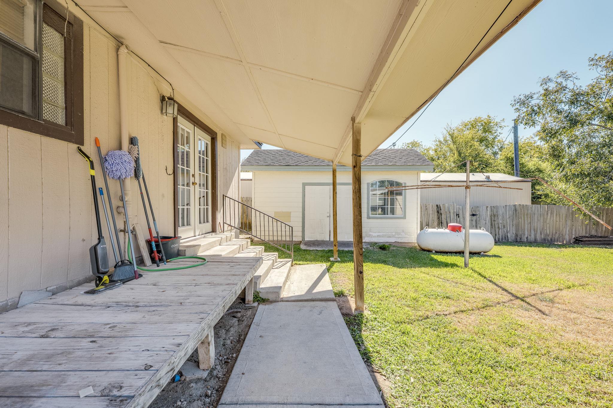 308 Regina Dr, Buda, TX 78610