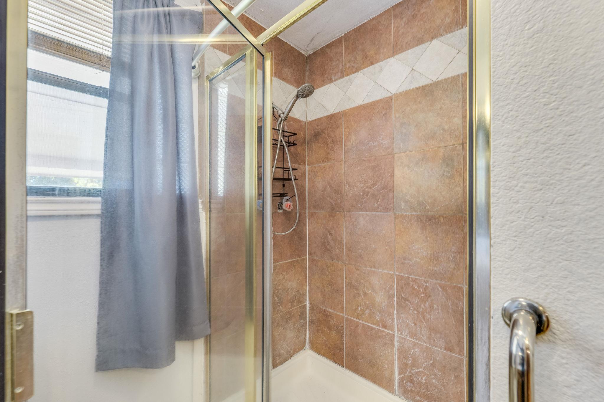 308 Regina Dr, Buda, TX 78610