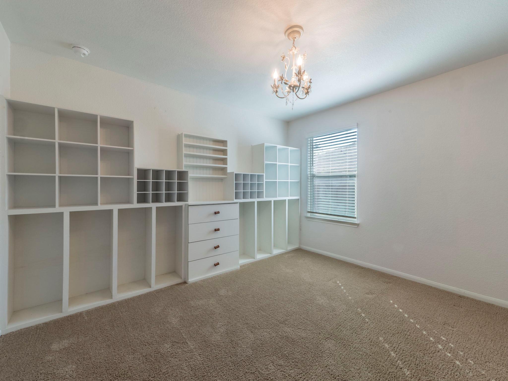 112 Orchard Ln, Kyle, TX 78640