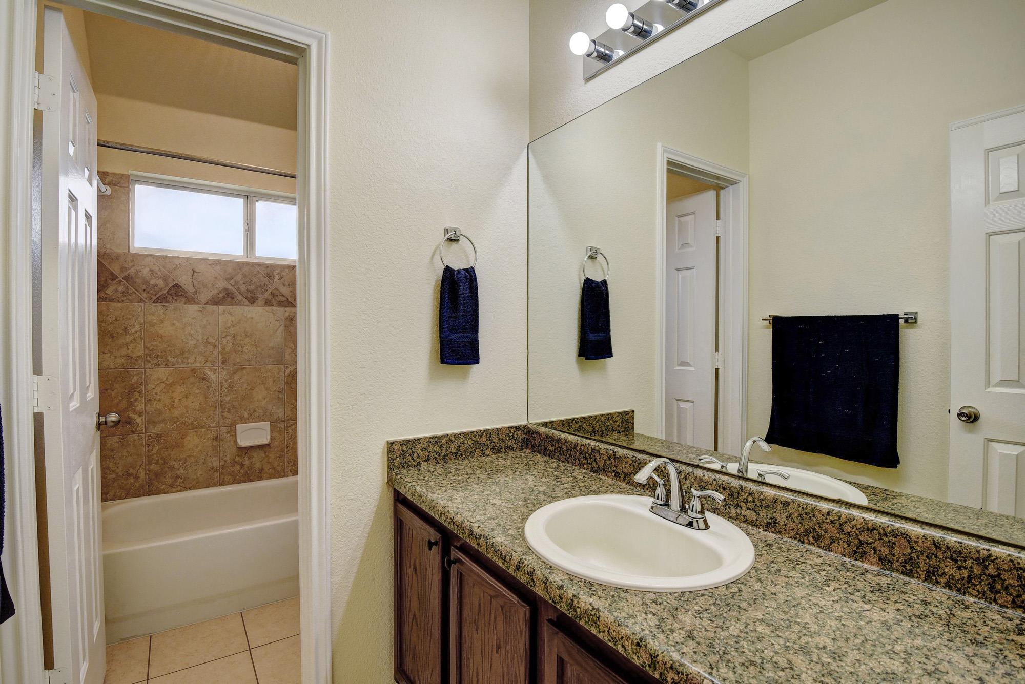 226 Maldonado Trl, Del Valle, TX 78617