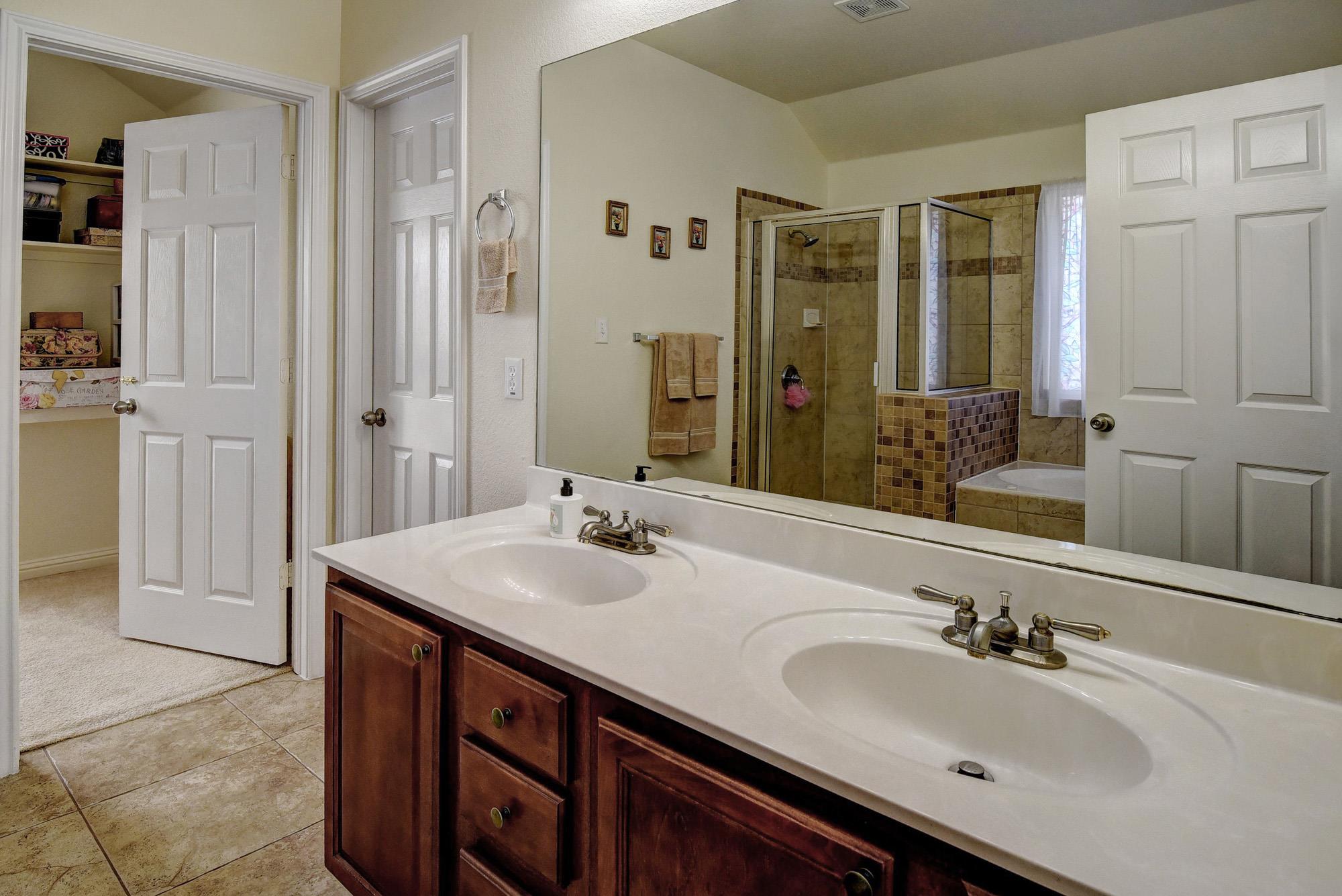 226 Maldonado Trl, Del Valle, TX 78617