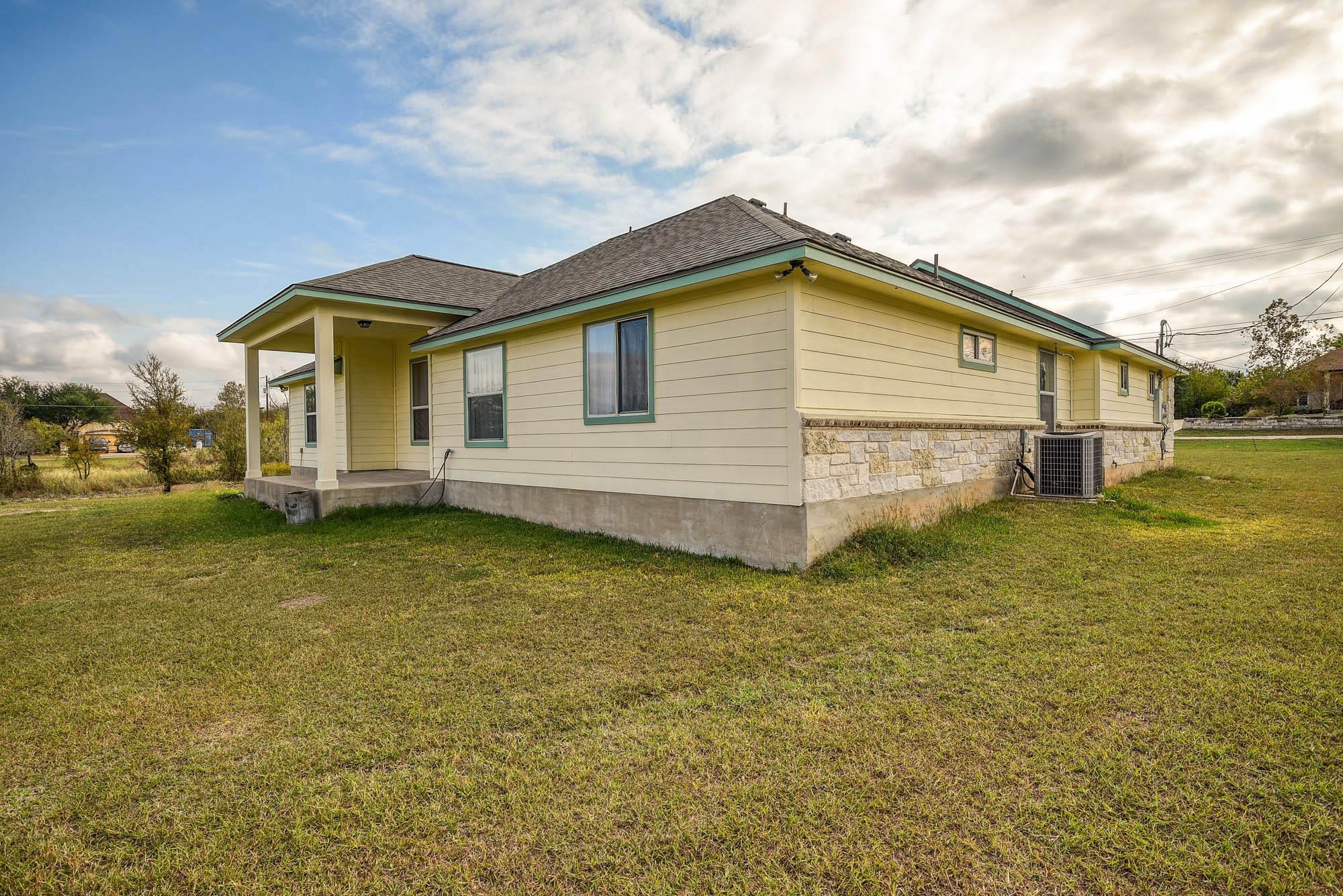 226 Maldonado Trl, Del Valle, TX 78617