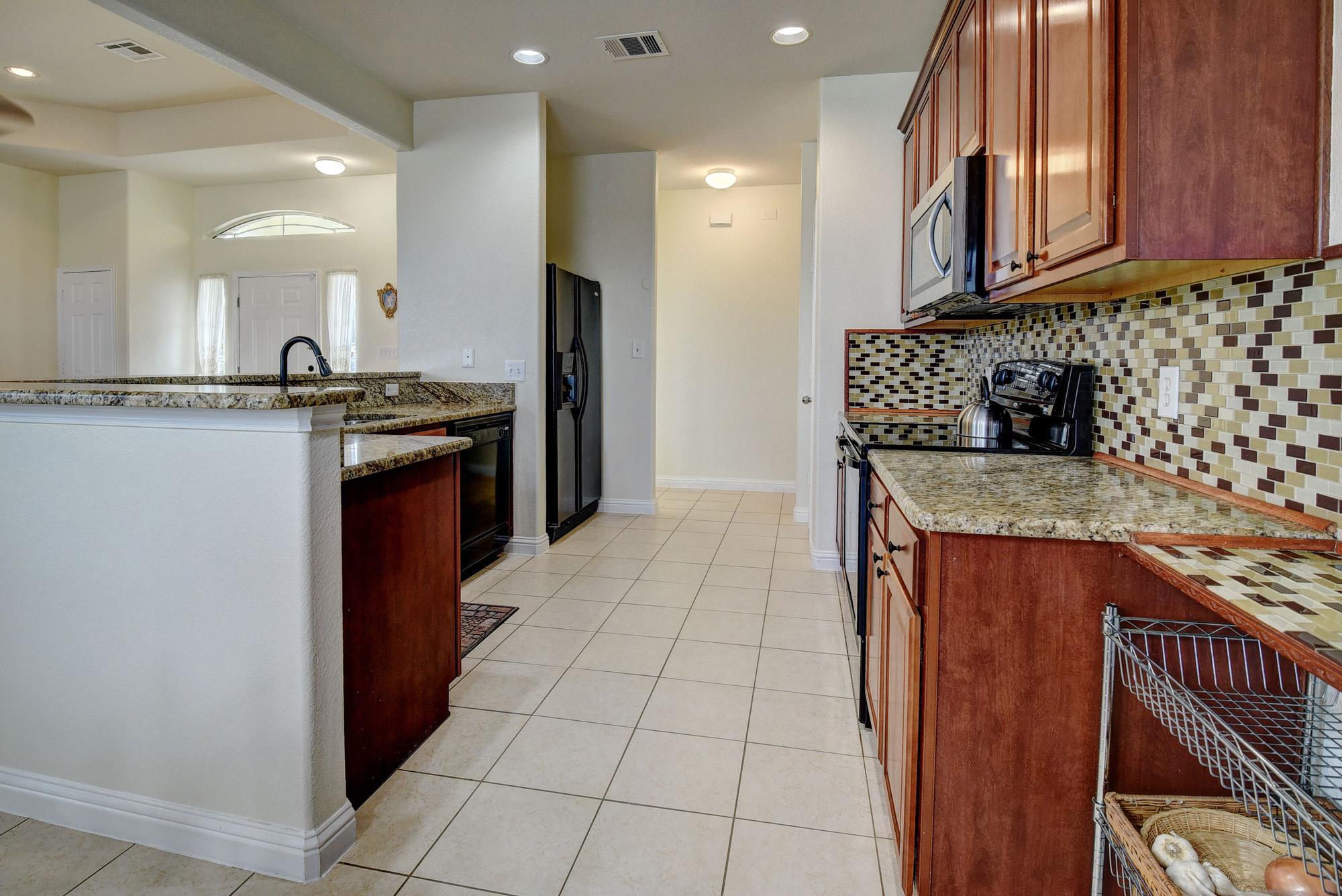 226 Maldonado Trl, Del Valle, TX 78617