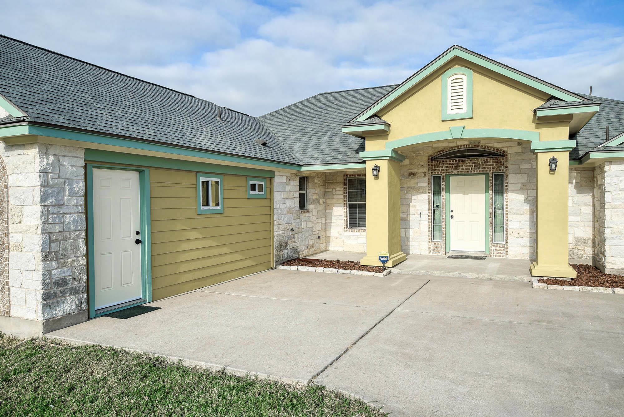 226 Maldonado Trl, Del Valle, TX 78617