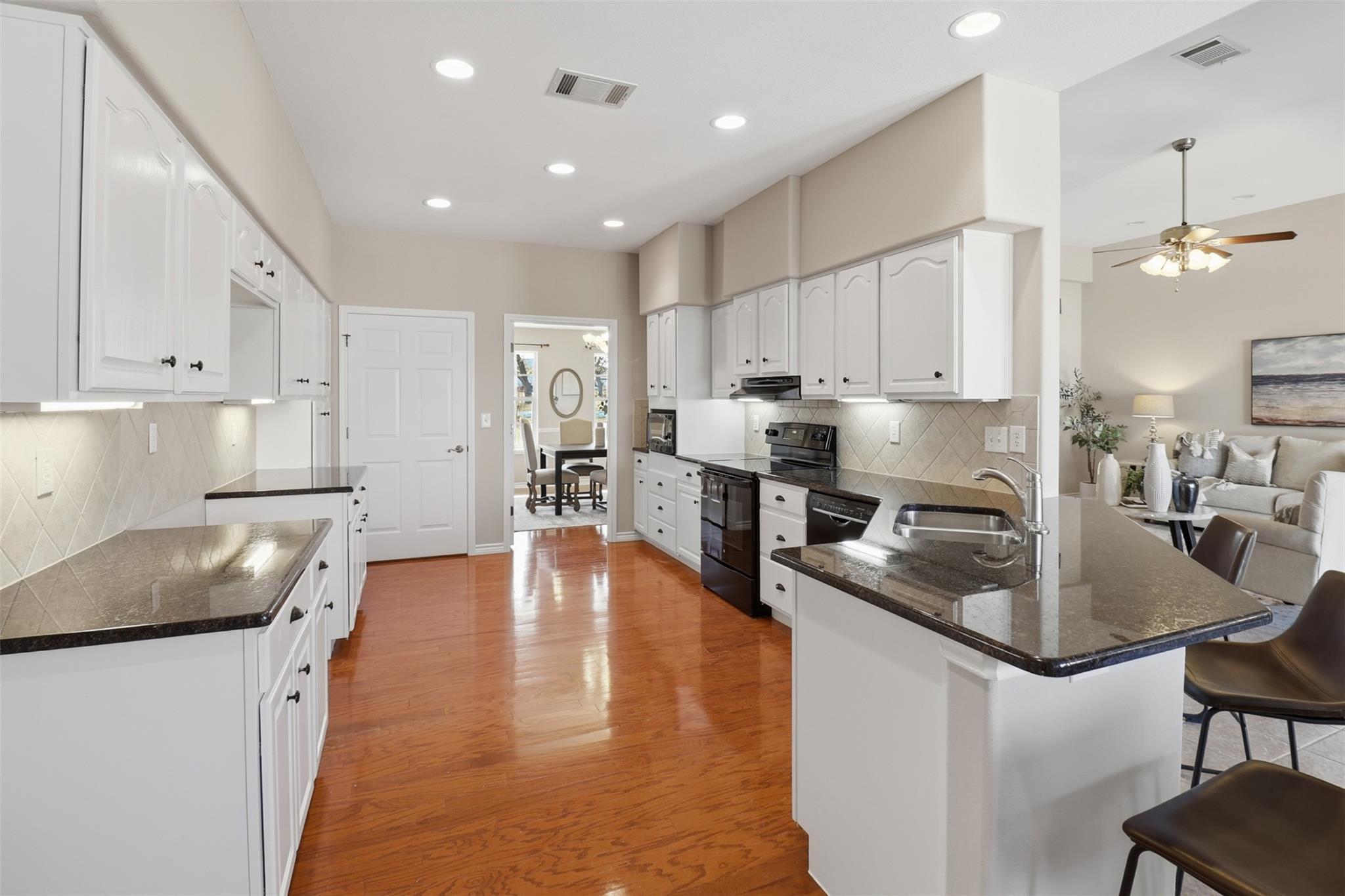 200 Apache Trail St, Burnet, TX 78611