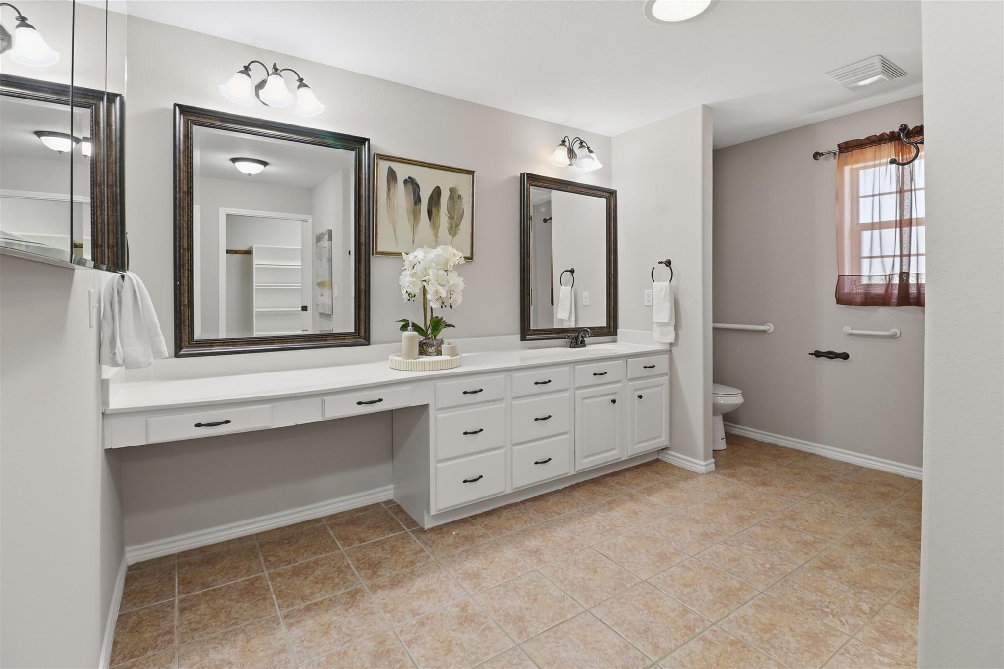 200 Apache Trail St, Burnet, TX 78611