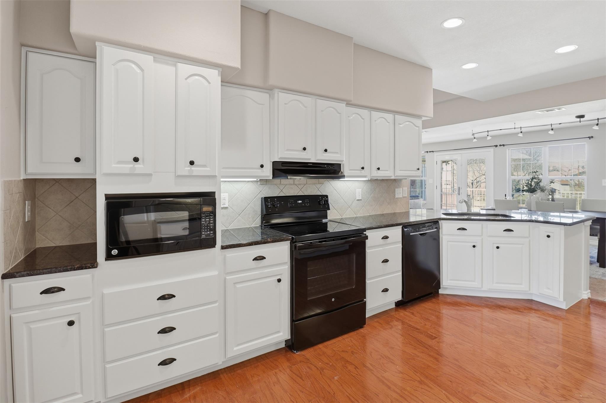 200 Apache Trail St, Burnet, TX 78611