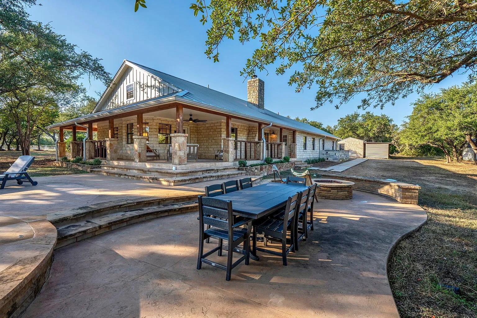 301 Medlin Creek Loop, Dripping Springs, TX 78620