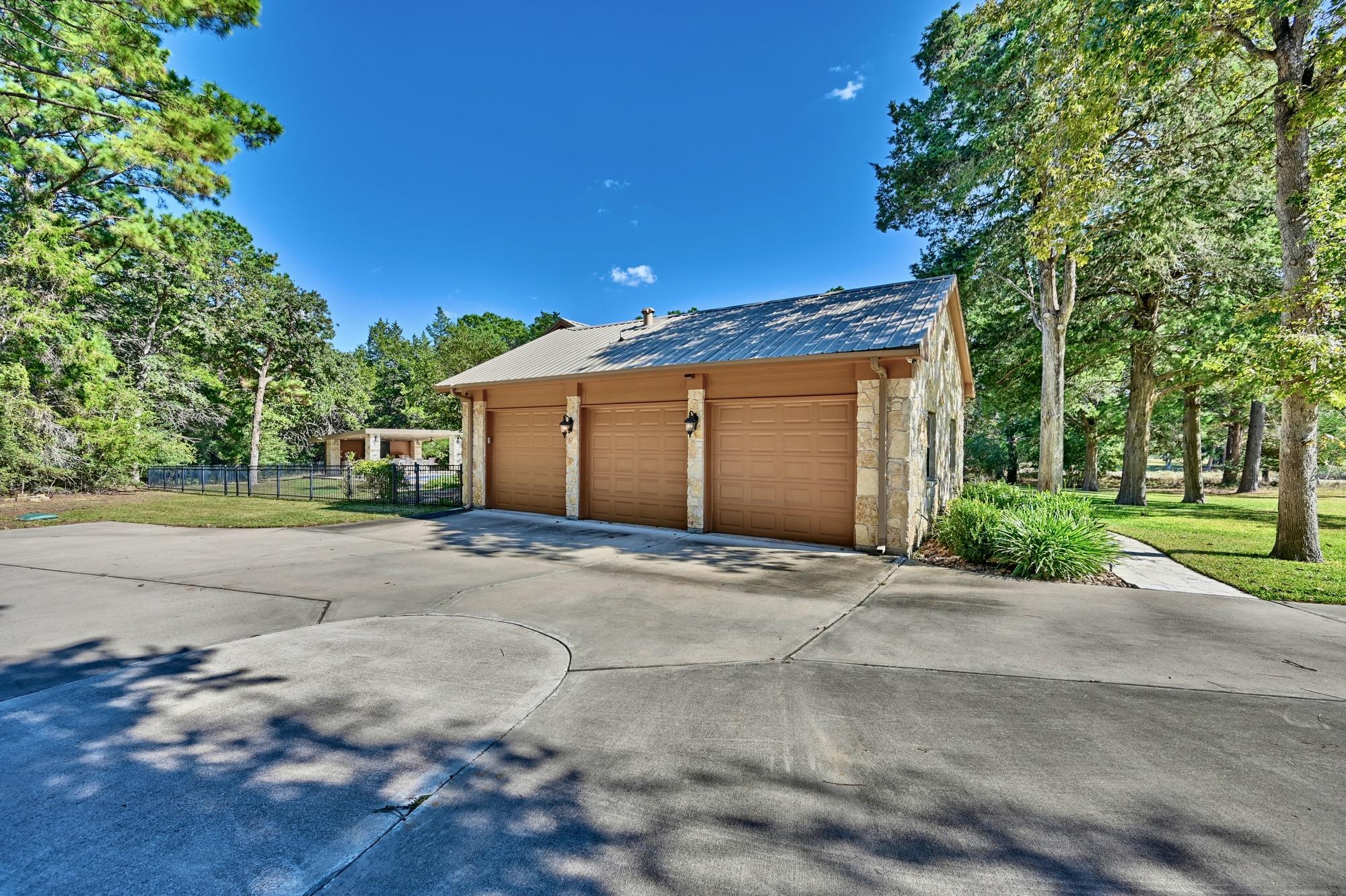 404 Saint Andrews Dr, New Ulm, TX 78950