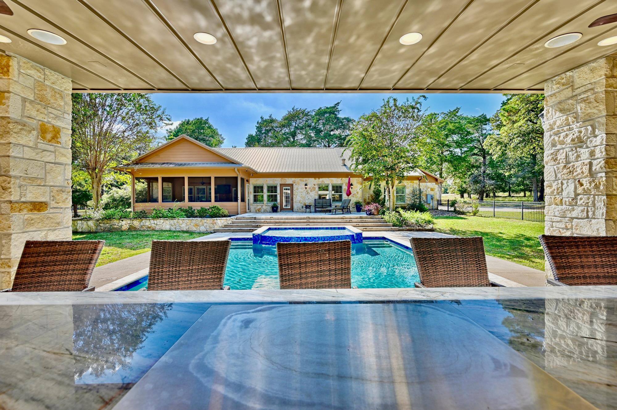 404 Saint Andrews Dr, New Ulm, TX 78950