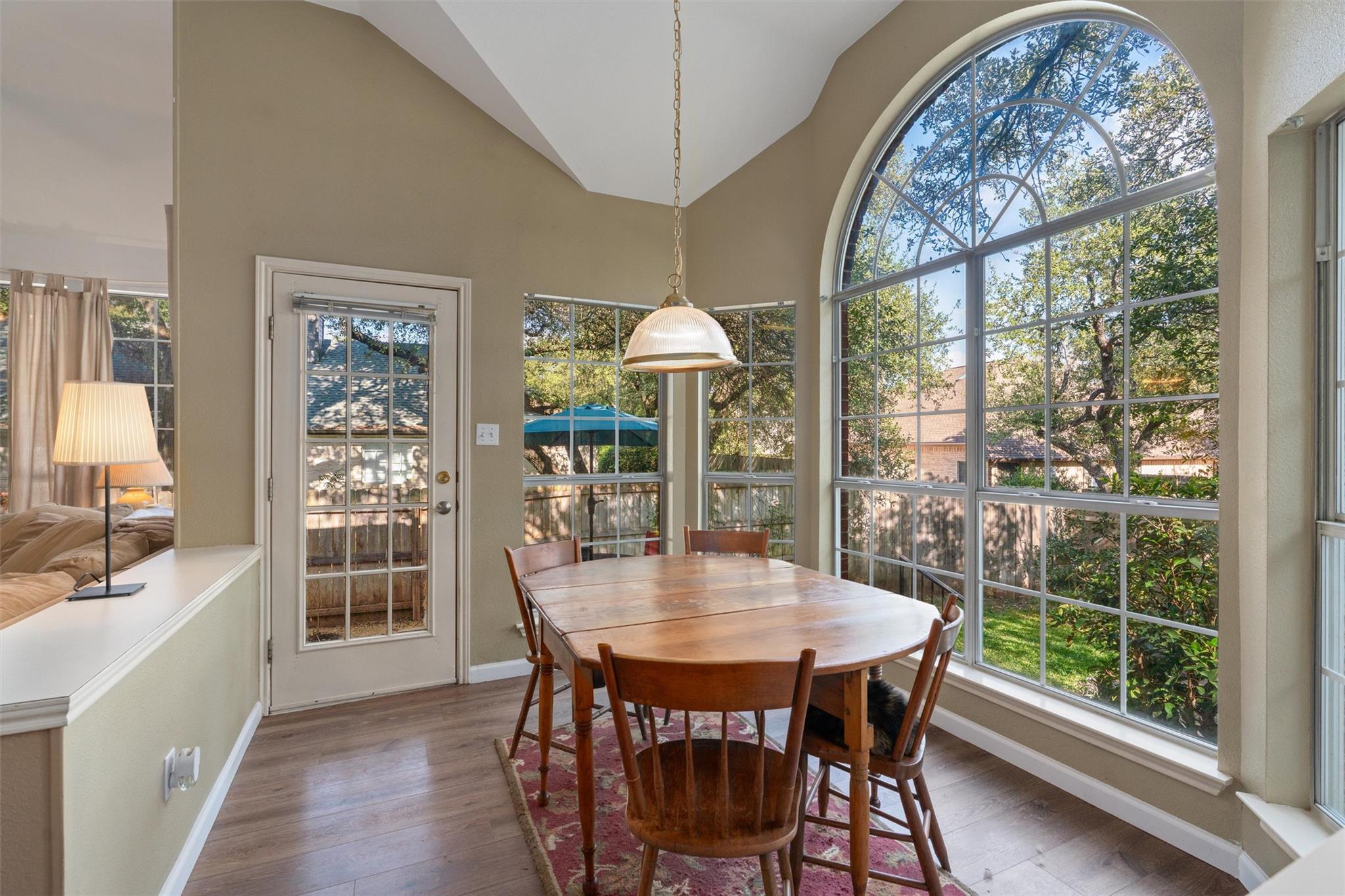 527 Oak Park Dr, Round Rock, TX 78681