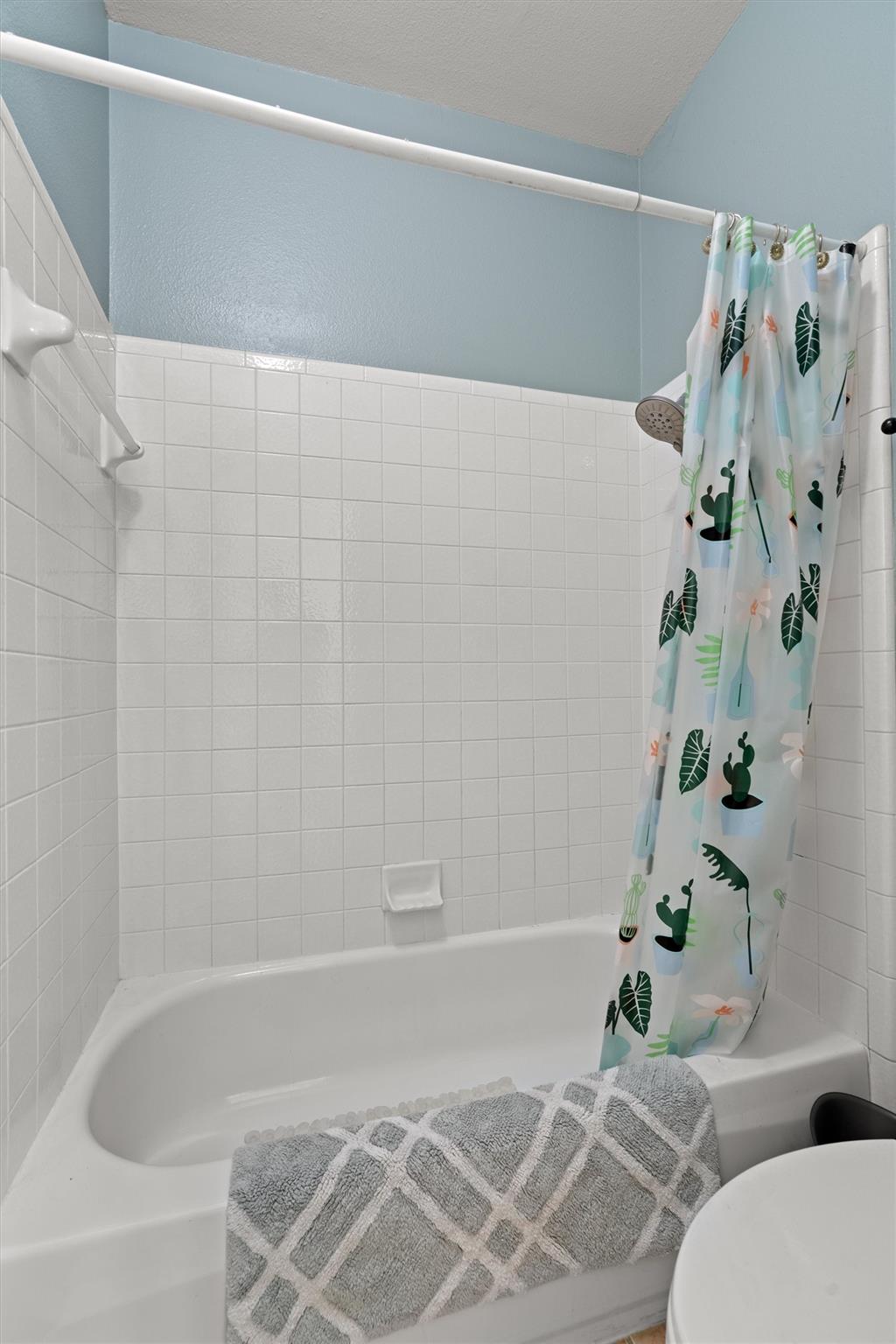 527 Oak Park Dr, Round Rock, TX 78681