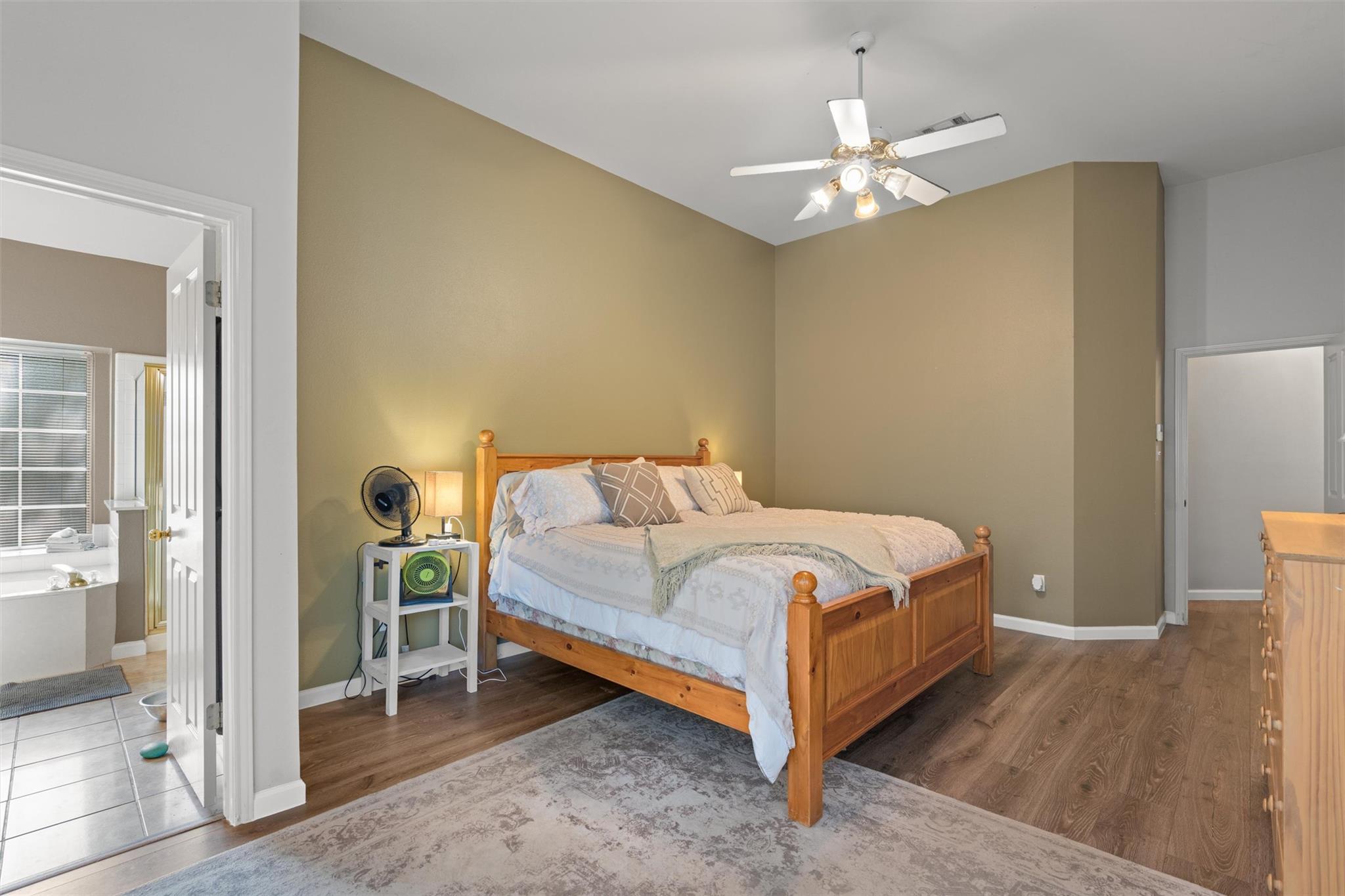 527 Oak Park Dr, Round Rock, TX 78681