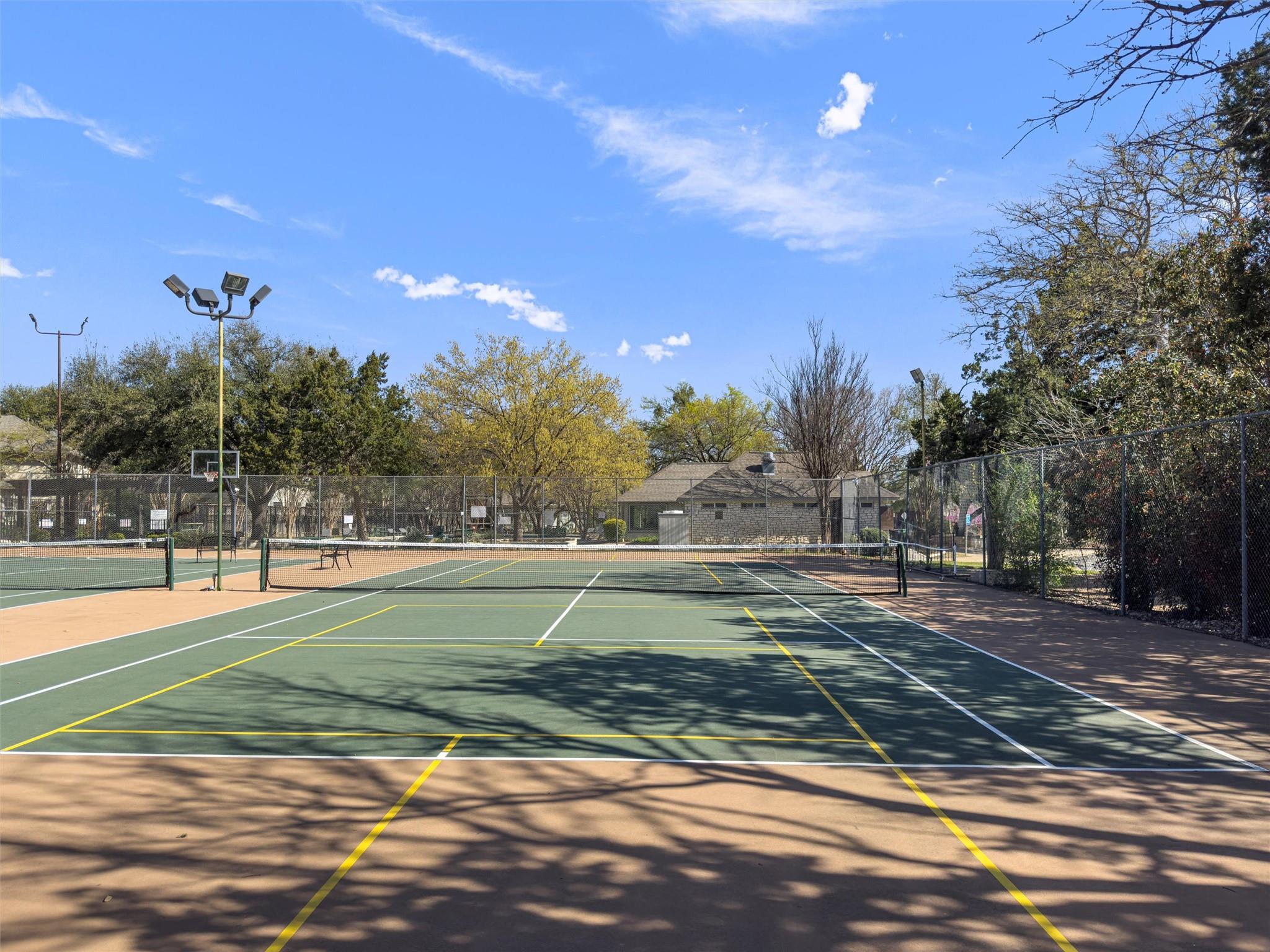 527 Oak Park Dr, Round Rock, TX 78681