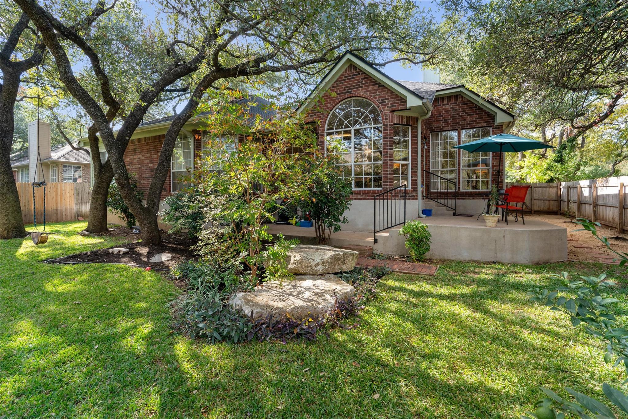 527 Oak Park Dr, Round Rock, TX 78681