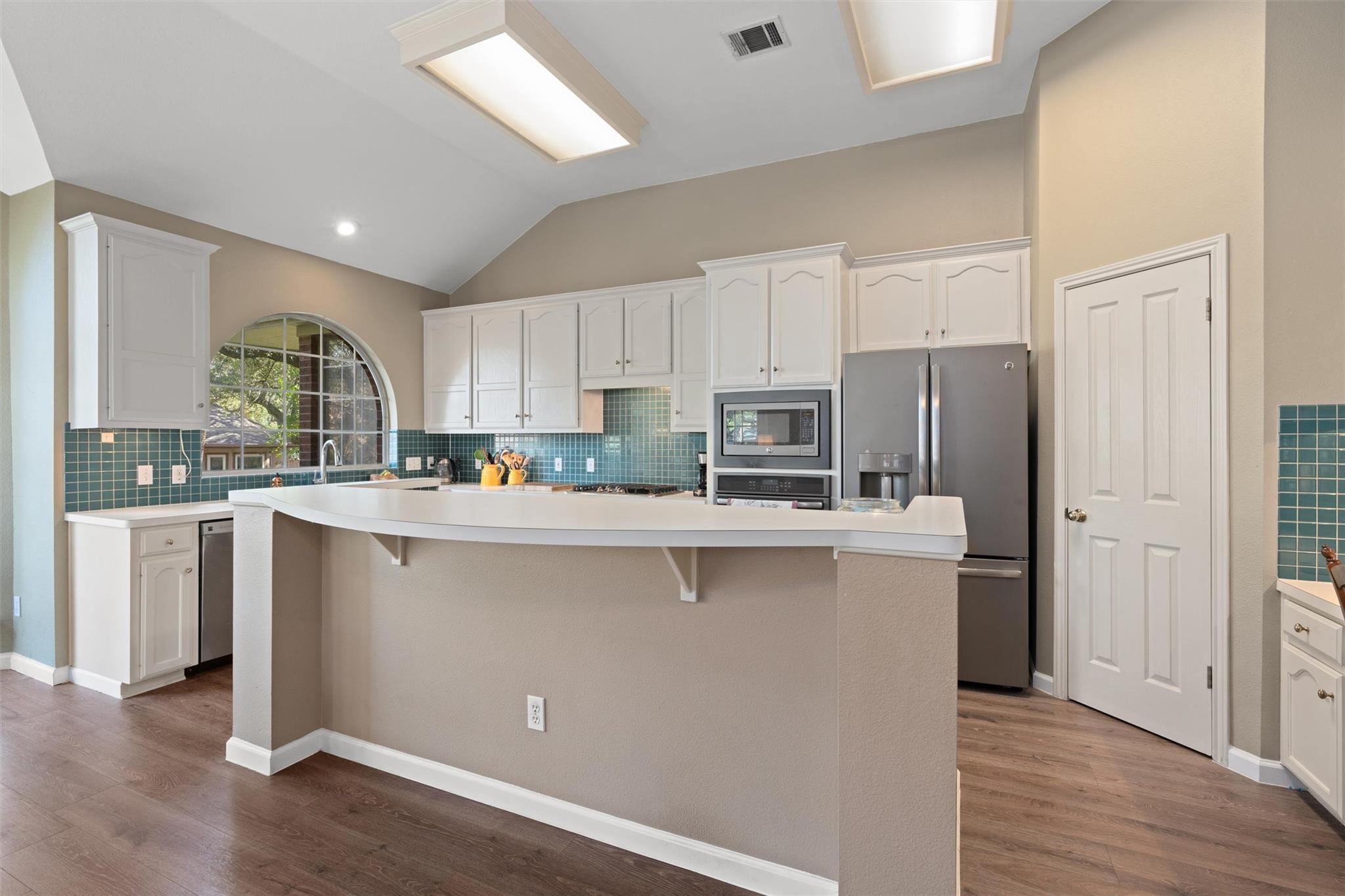 527 Oak Park Dr, Round Rock, TX 78681