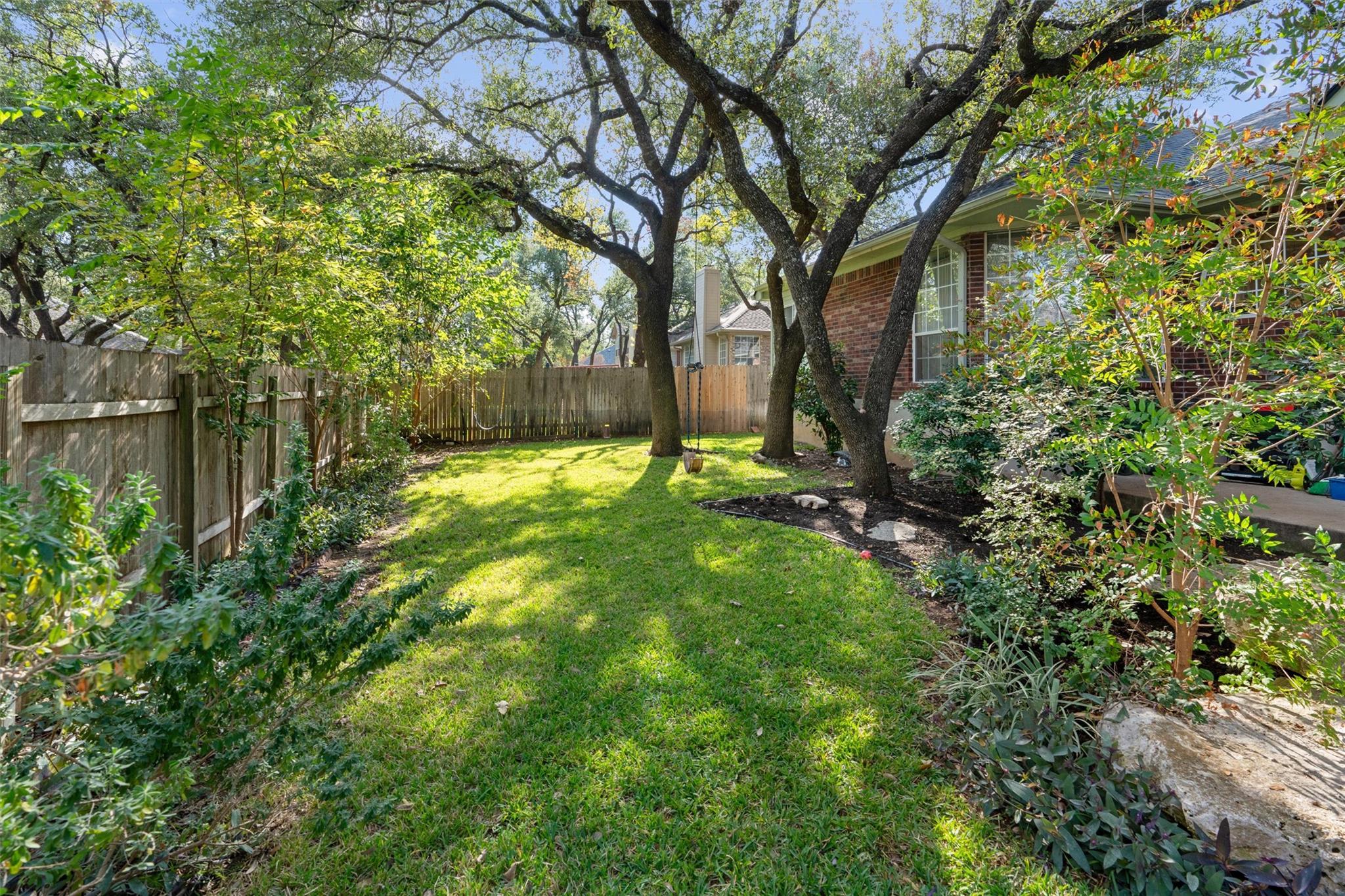 527 Oak Park Dr, Round Rock, TX 78681