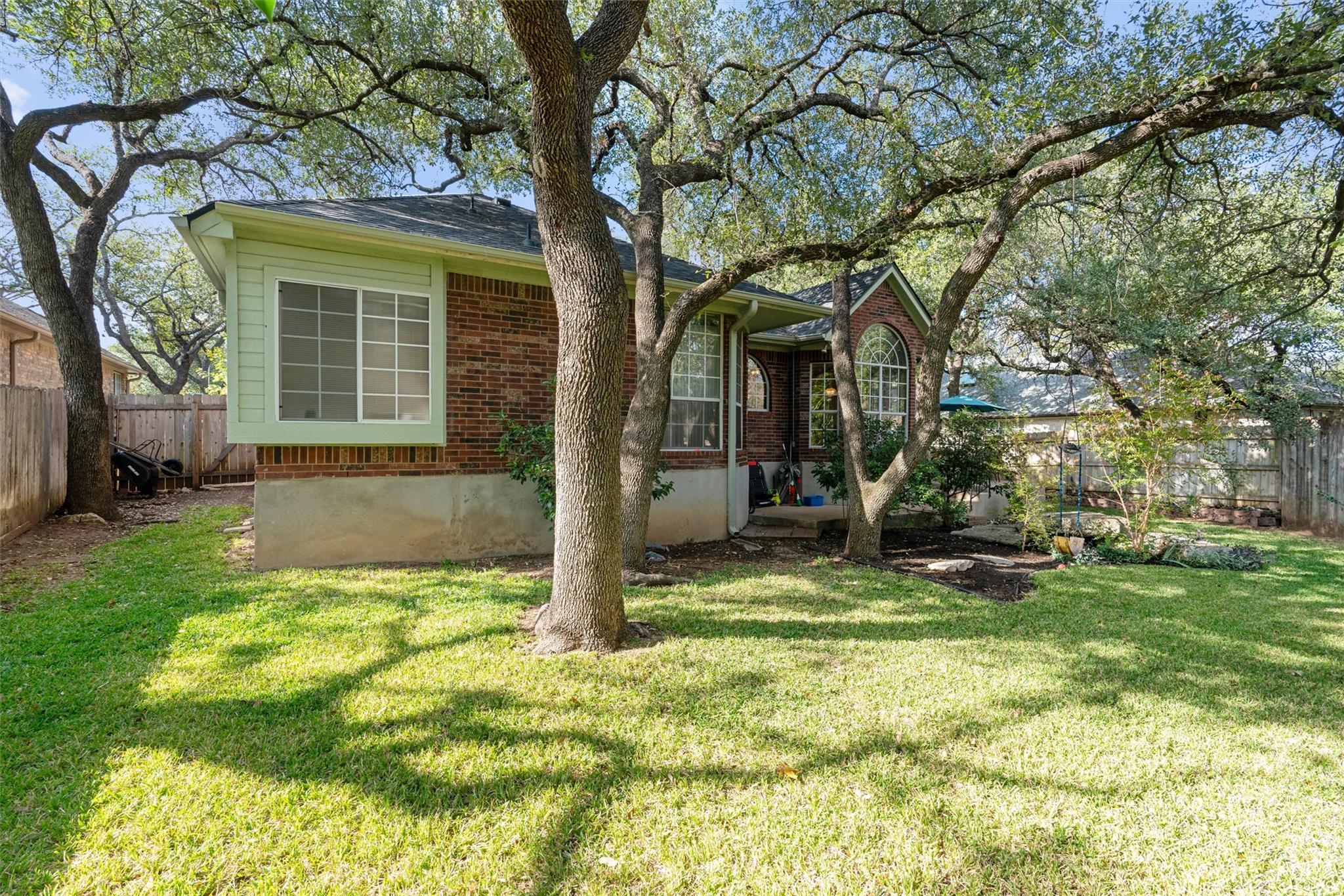 527 Oak Park Dr, Round Rock, TX 78681