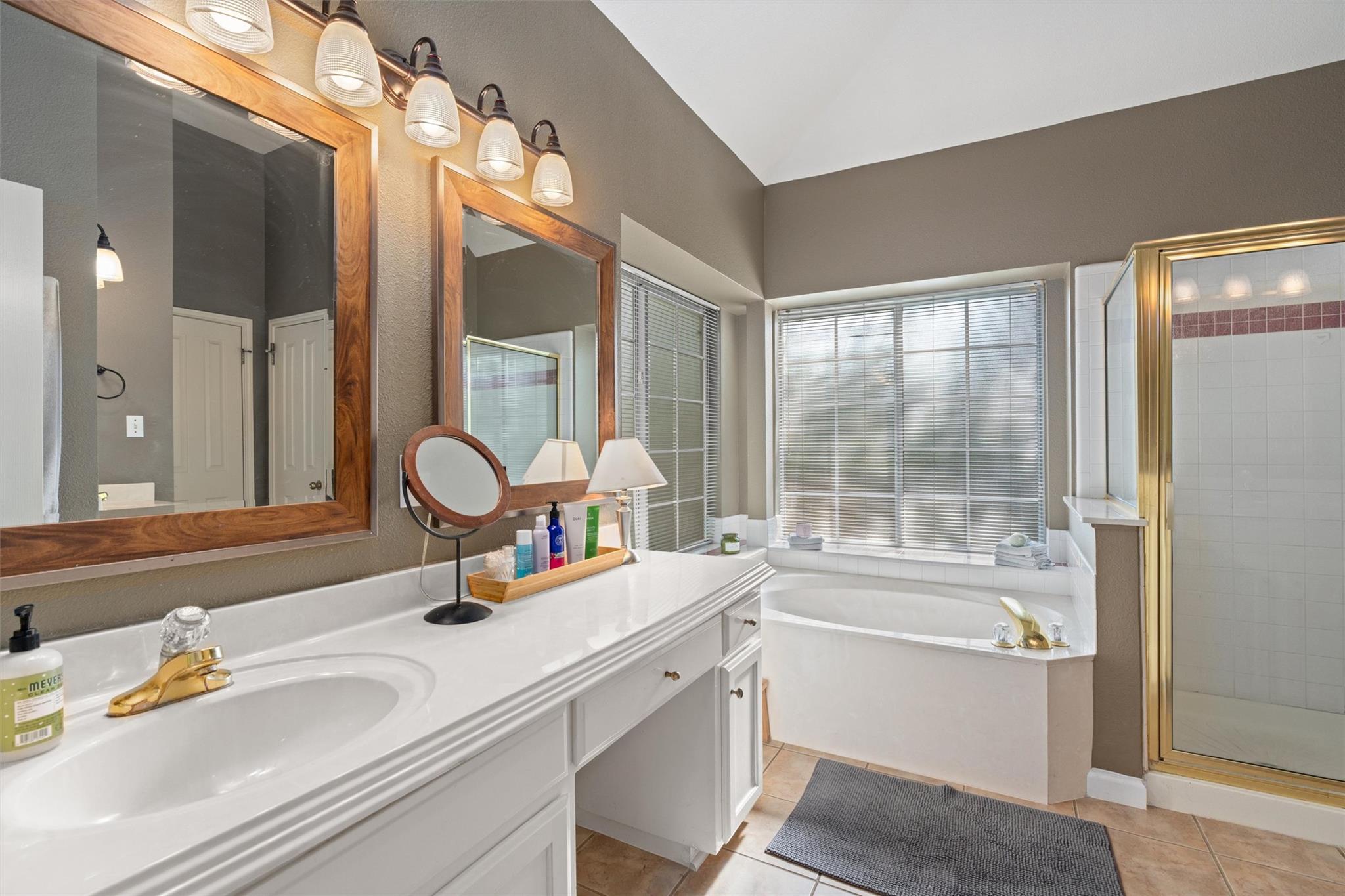 527 Oak Park Dr, Round Rock, TX 78681