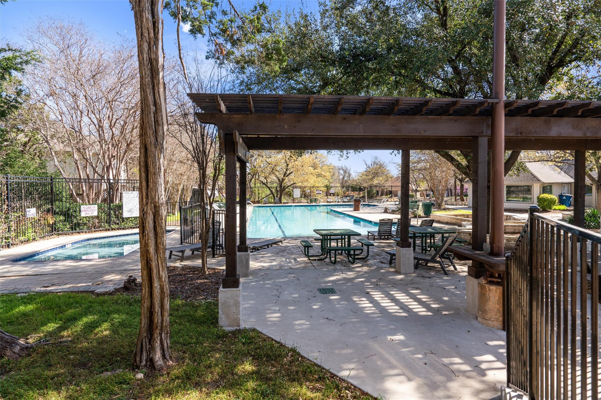 527 Oak Park Dr, Round Rock, TX 78681