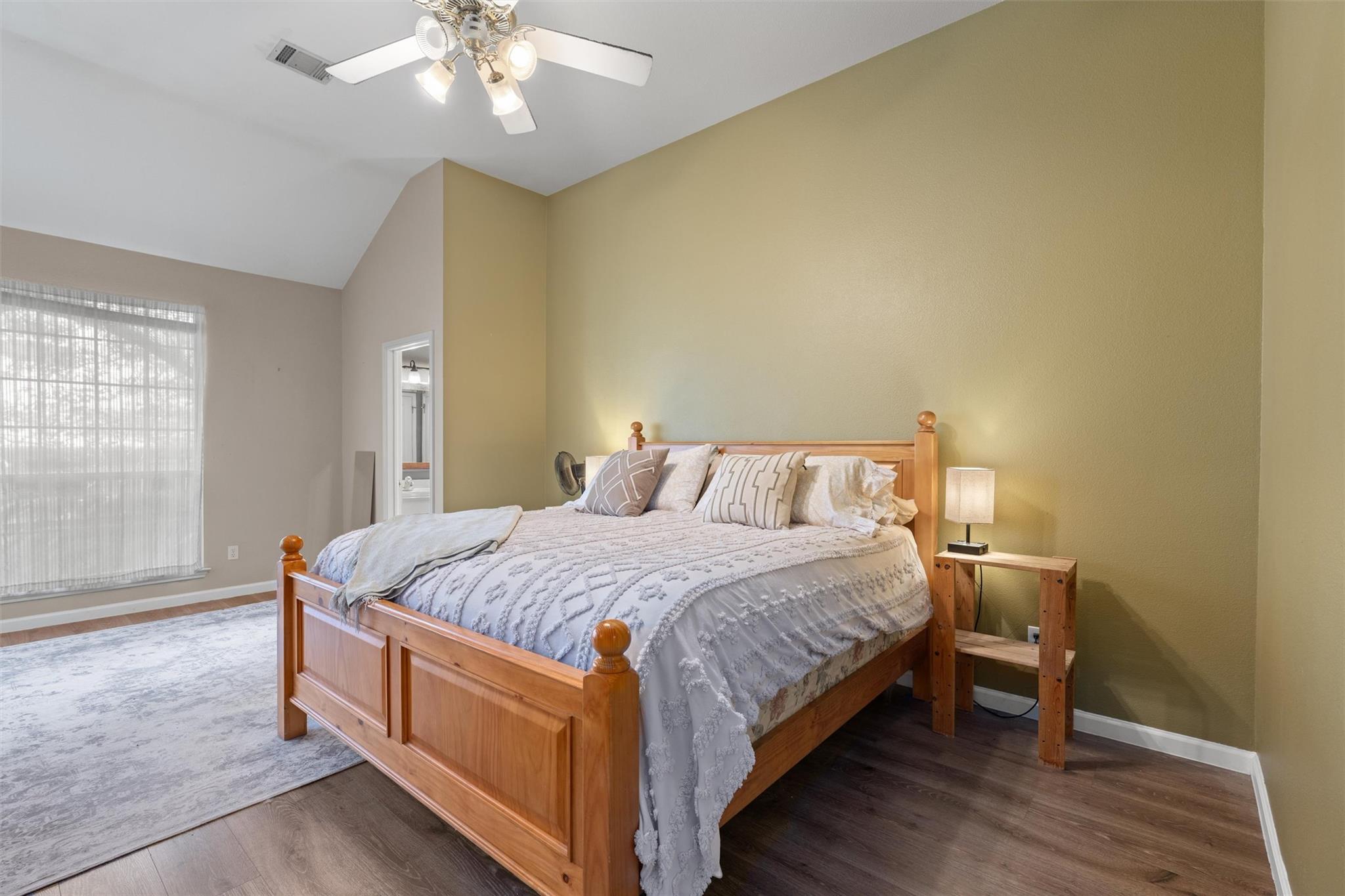 527 Oak Park Dr, Round Rock, TX 78681