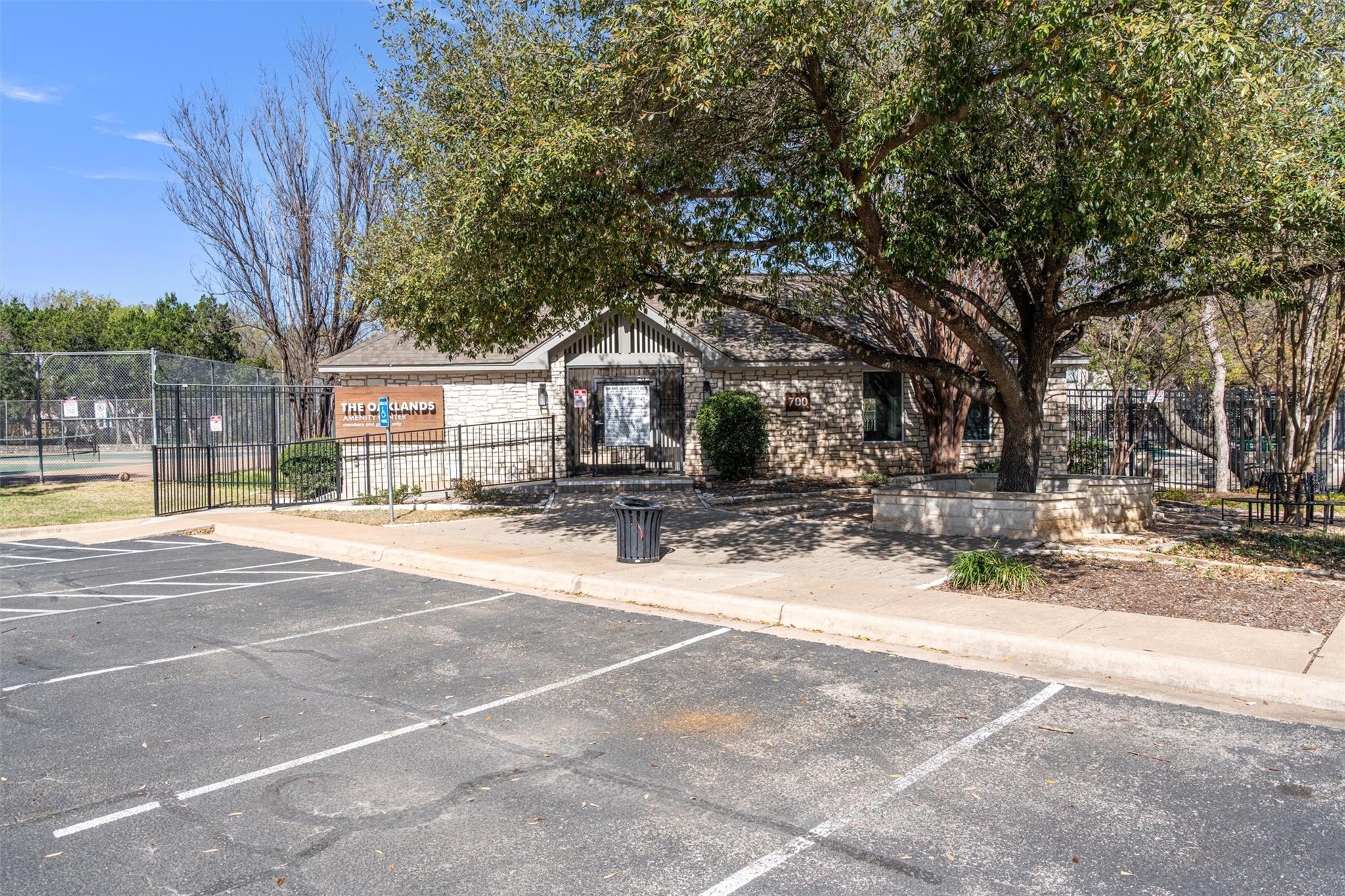 527 Oak Park Dr, Round Rock, TX 78681