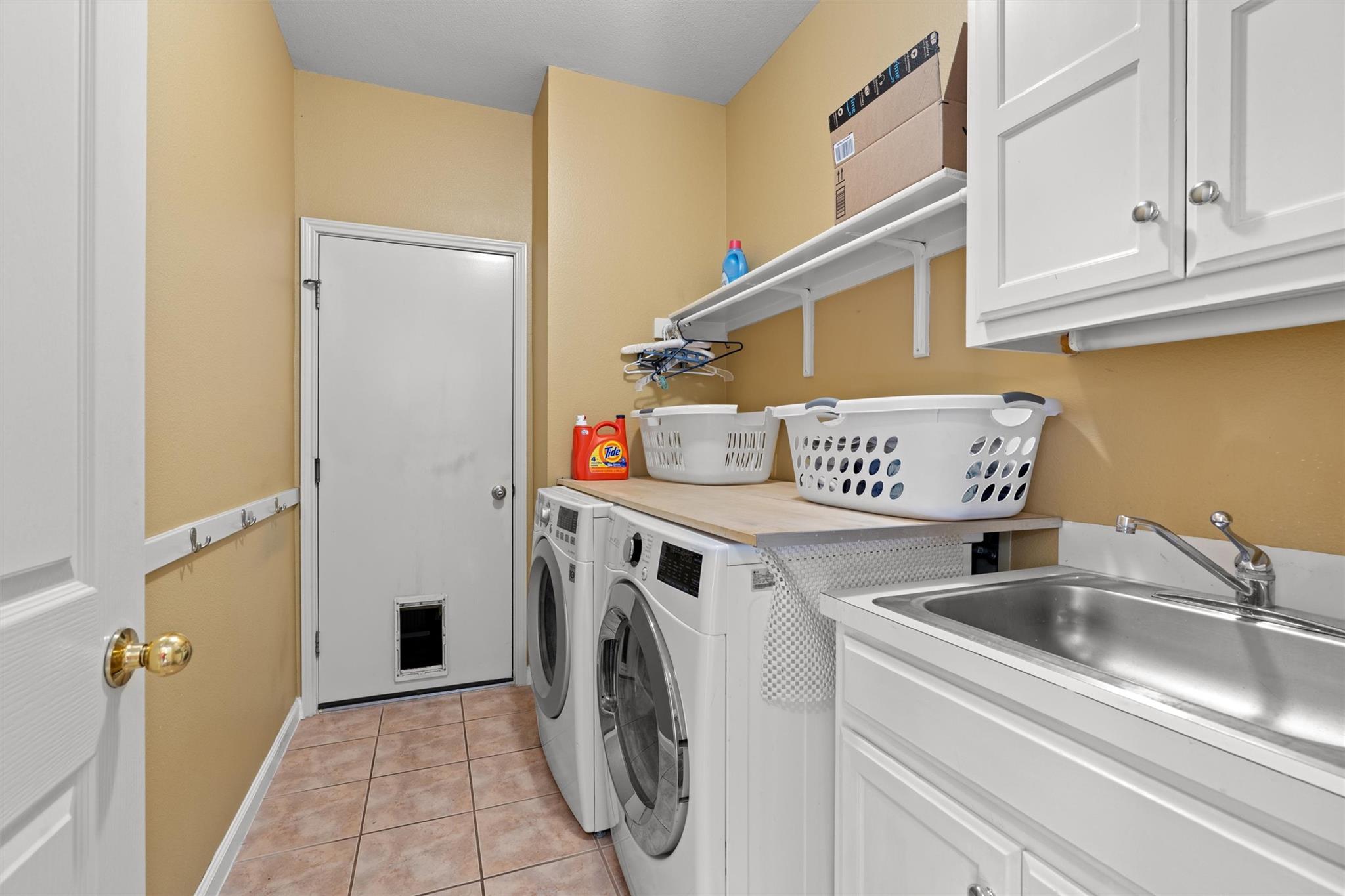 527 Oak Park Dr, Round Rock, TX 78681