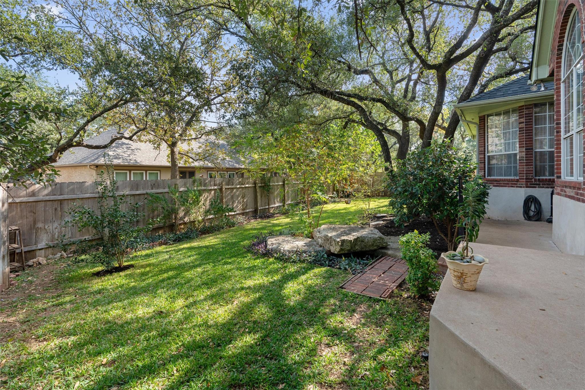 527 Oak Park Dr, Round Rock, TX 78681