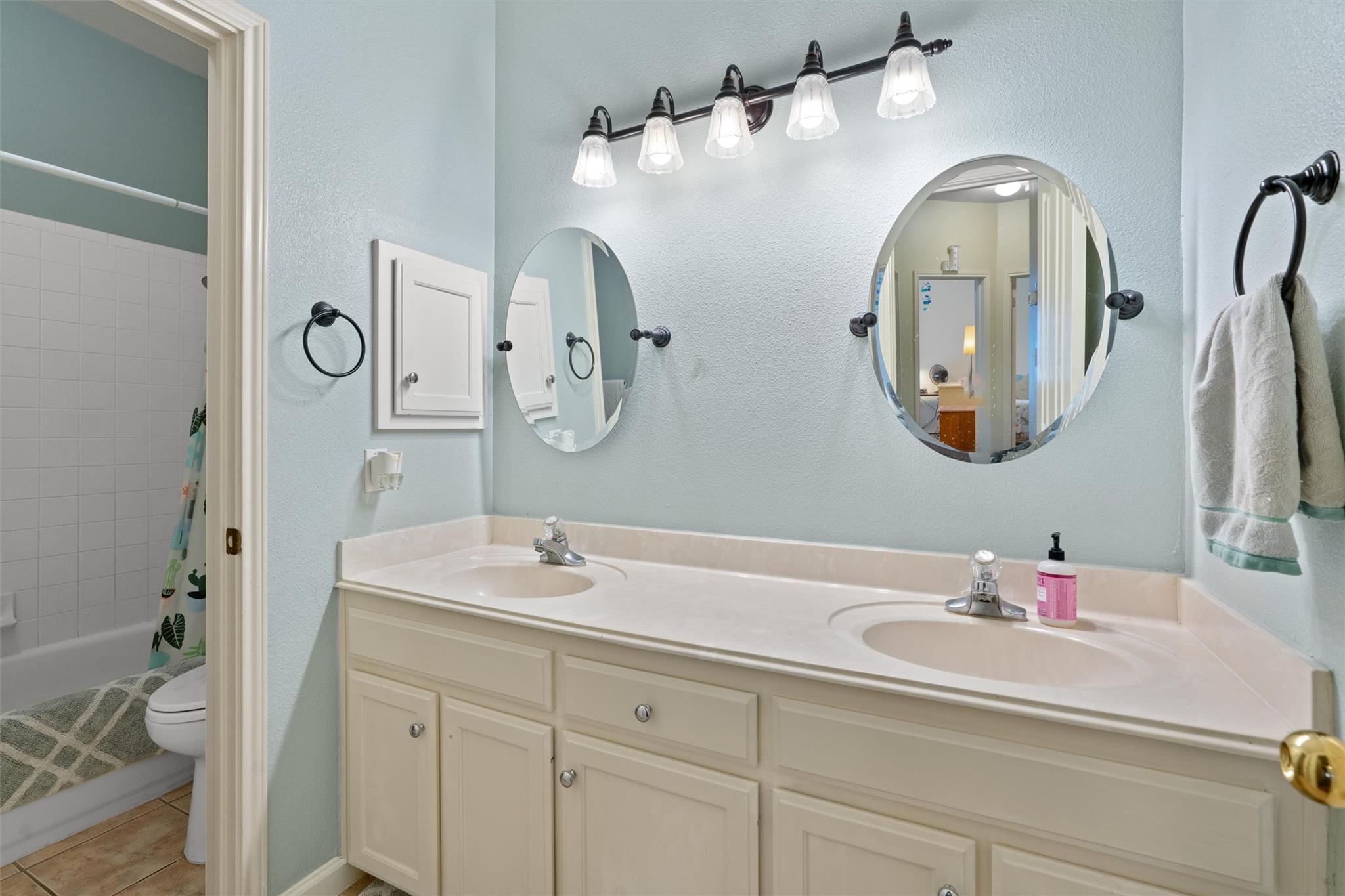 527 Oak Park Dr, Round Rock, TX 78681