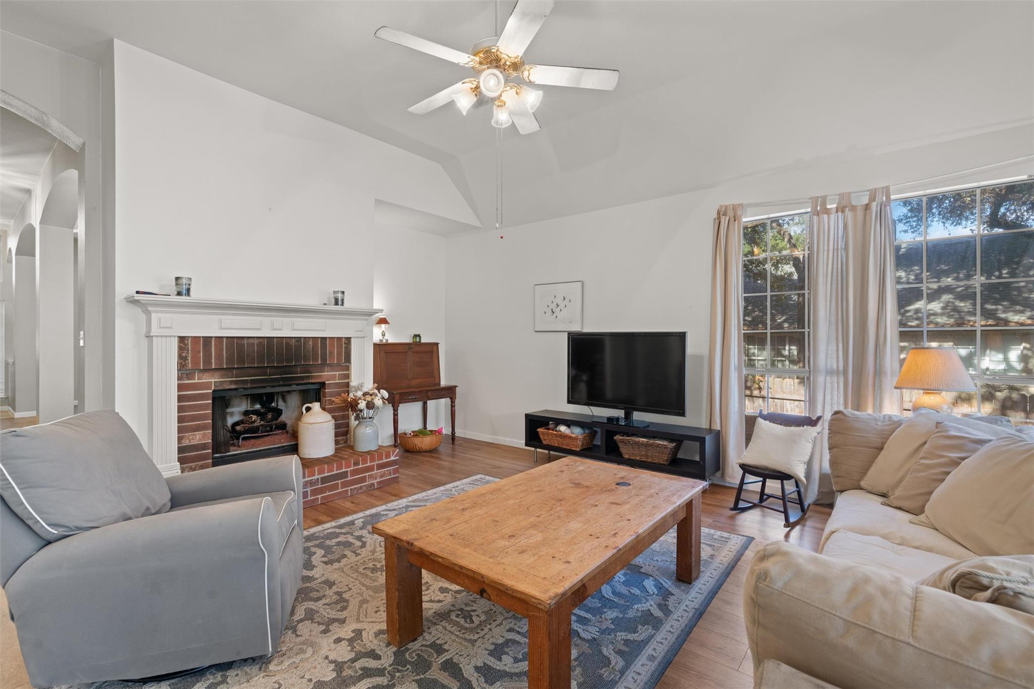 527 Oak Park Dr, Round Rock, TX 78681