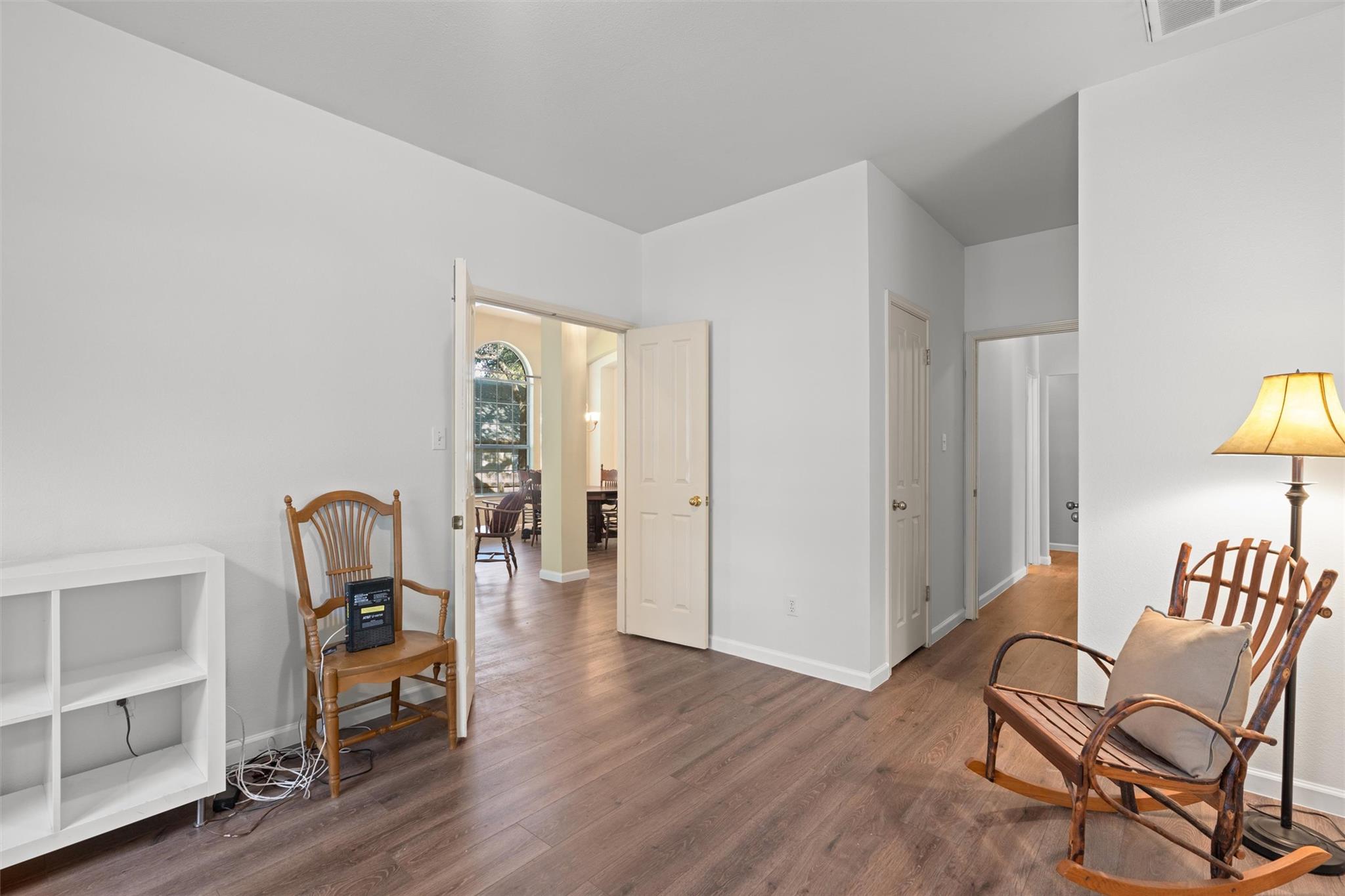 527 Oak Park Dr, Round Rock, TX 78681