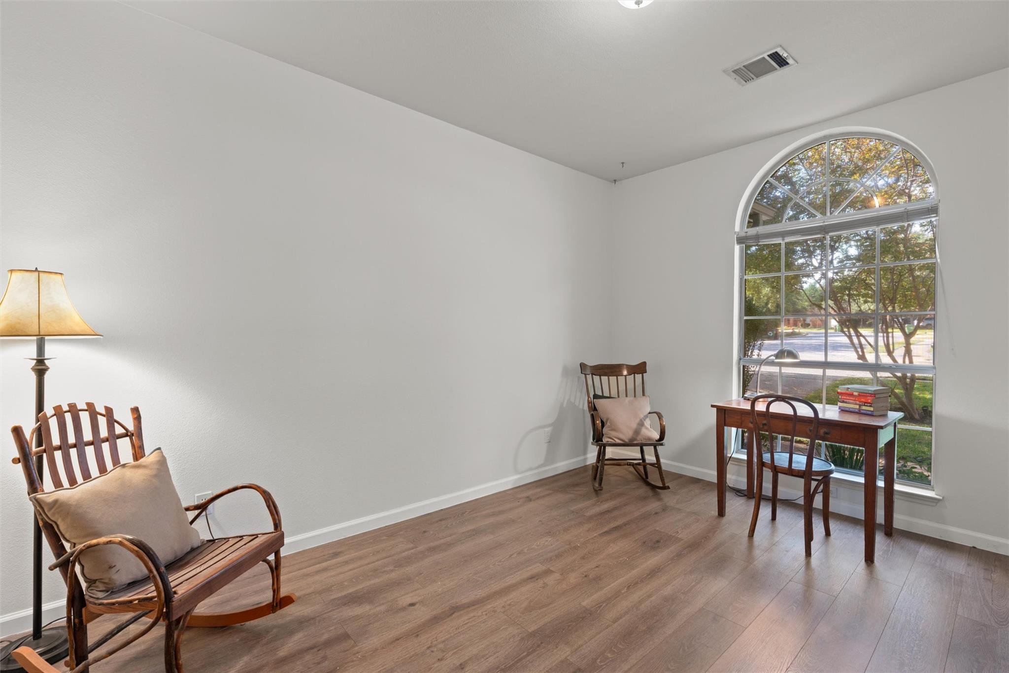 527 Oak Park Dr, Round Rock, TX 78681