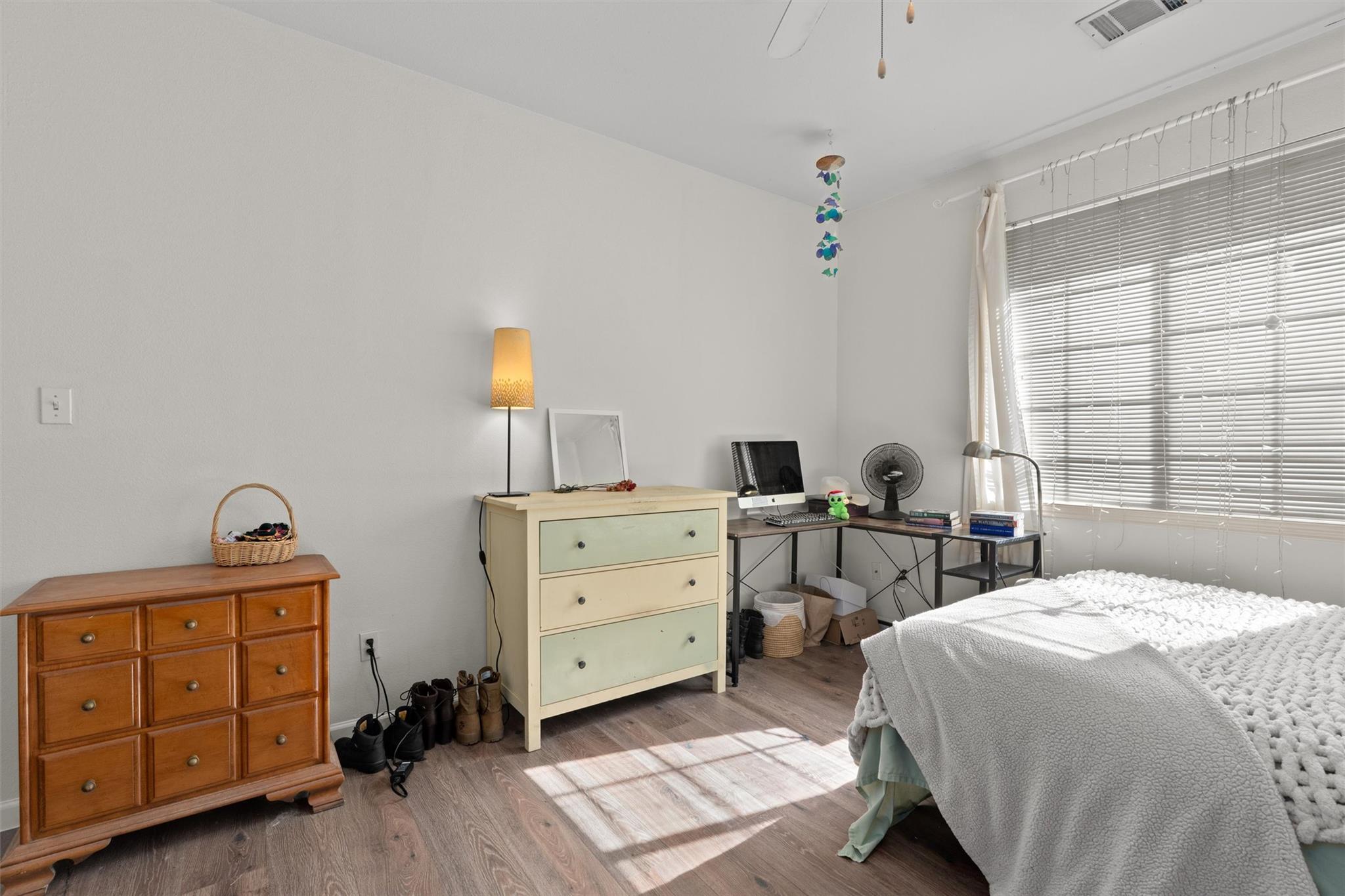 527 Oak Park Dr, Round Rock, TX 78681