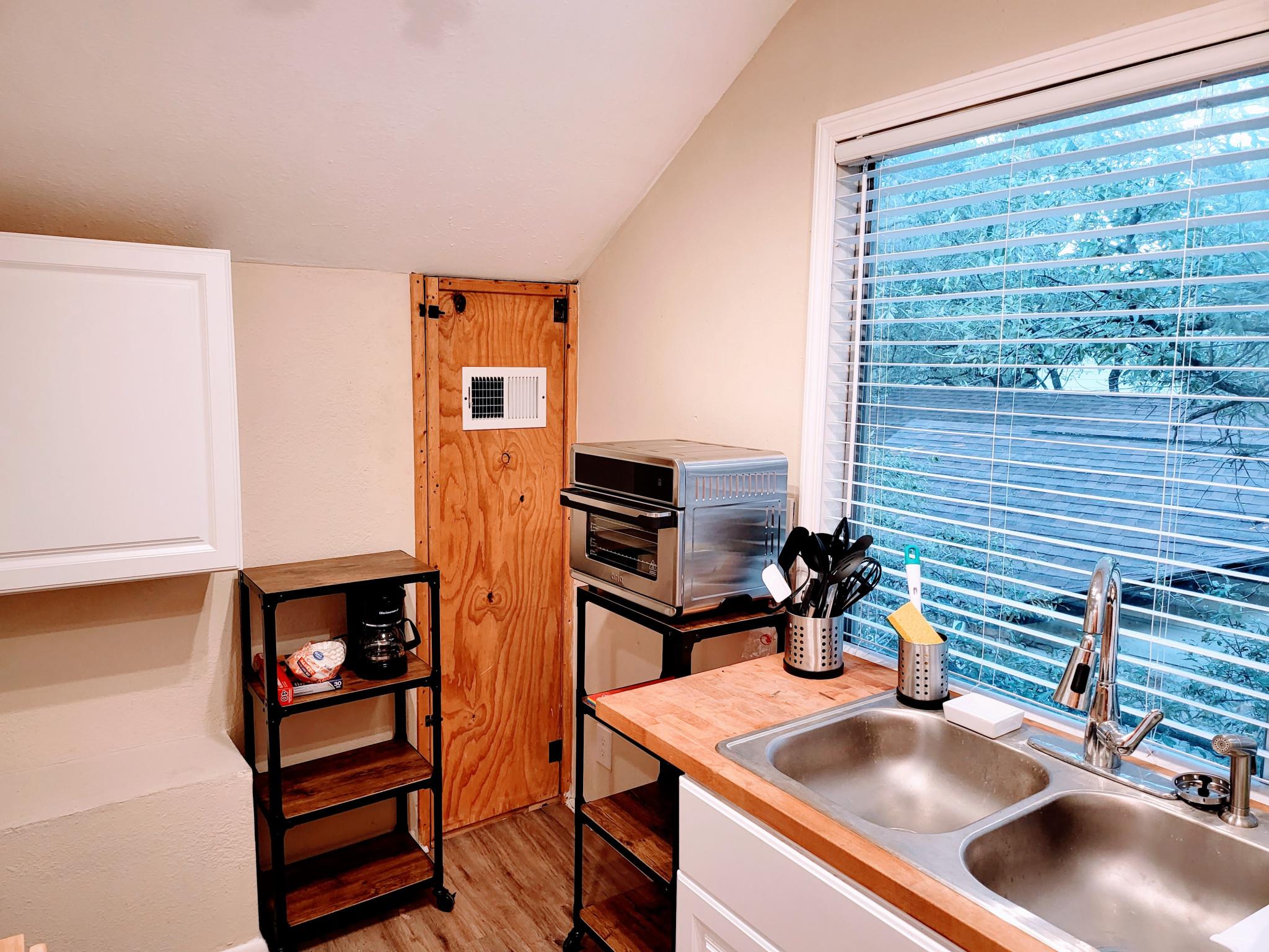 10045 Woodland Village Dr # B, Austin, TX 78750