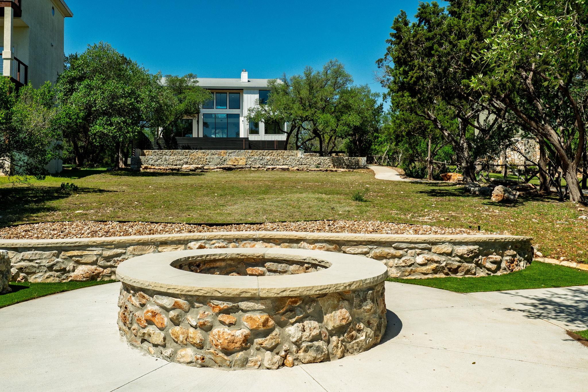 909 Cat Hollow Club Dr, Spicewood, TX 78669