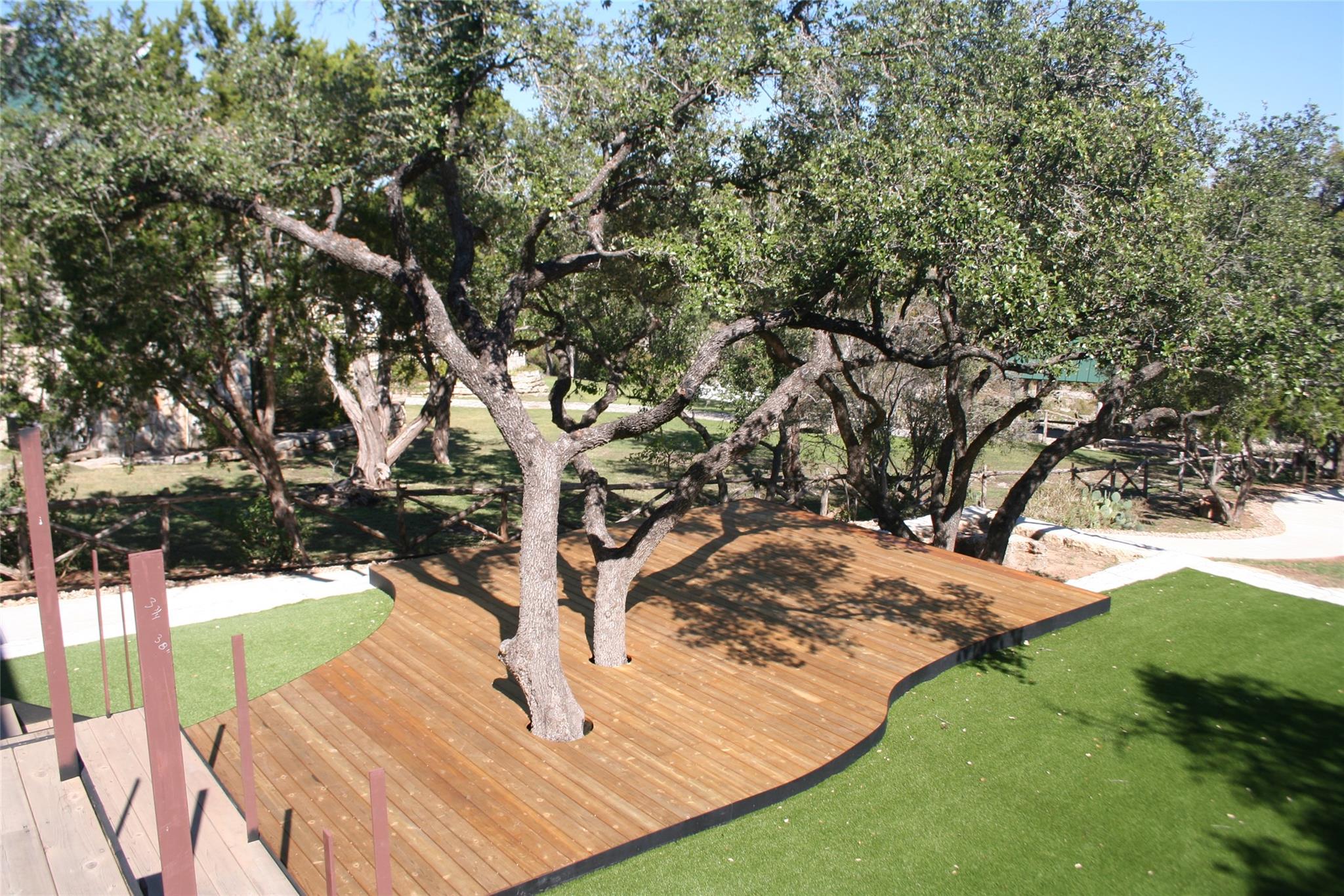 909 Cat Hollow Club Dr, Spicewood, TX 78669