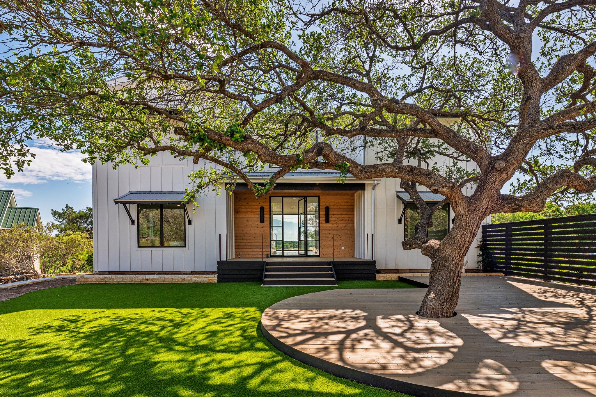 909 Cat Hollow Club Dr, Spicewood, TX 78669