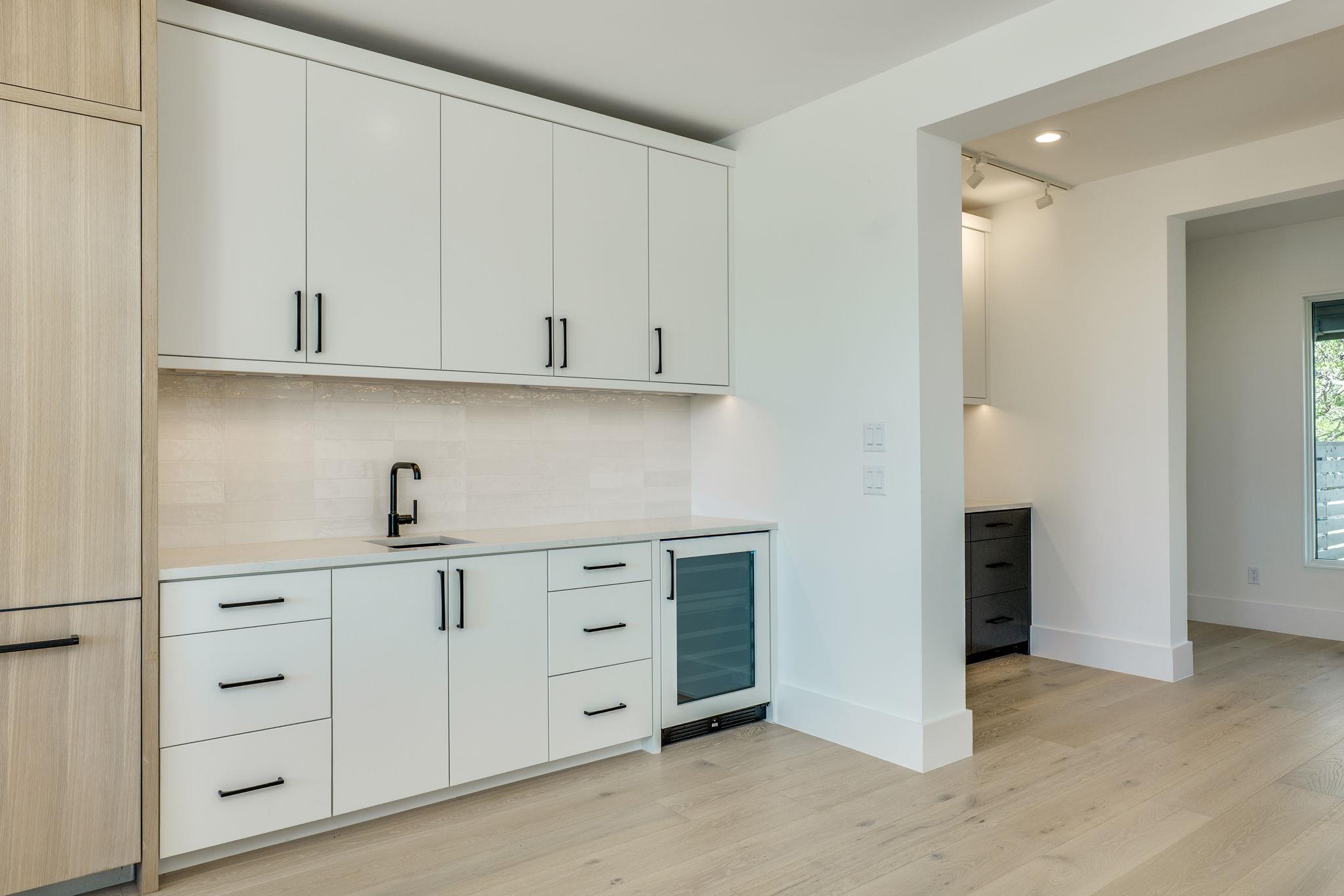 909 Cat Hollow Club Dr, Spicewood, TX 78669