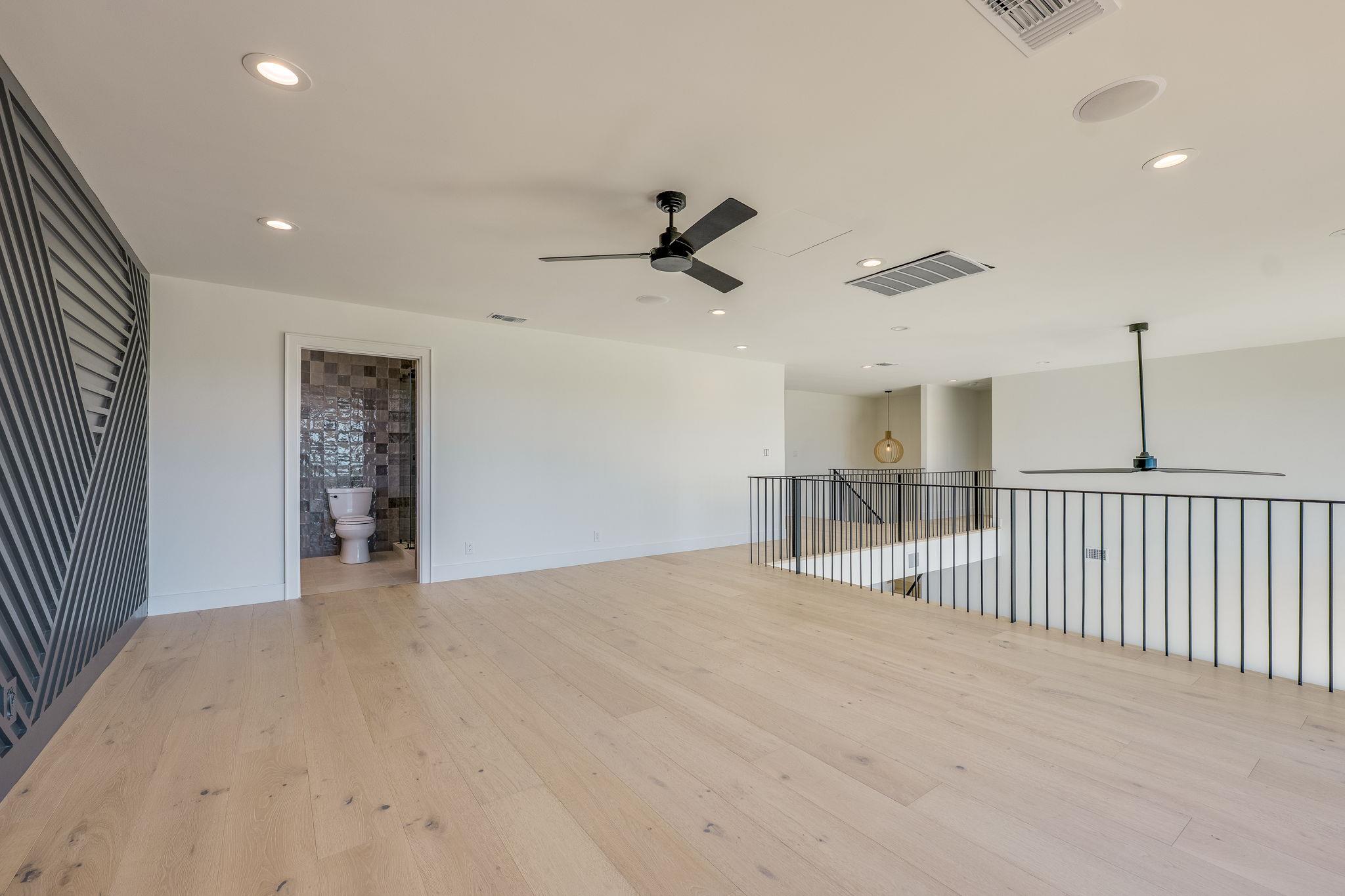 909 Cat Hollow Club Dr, Spicewood, TX 78669