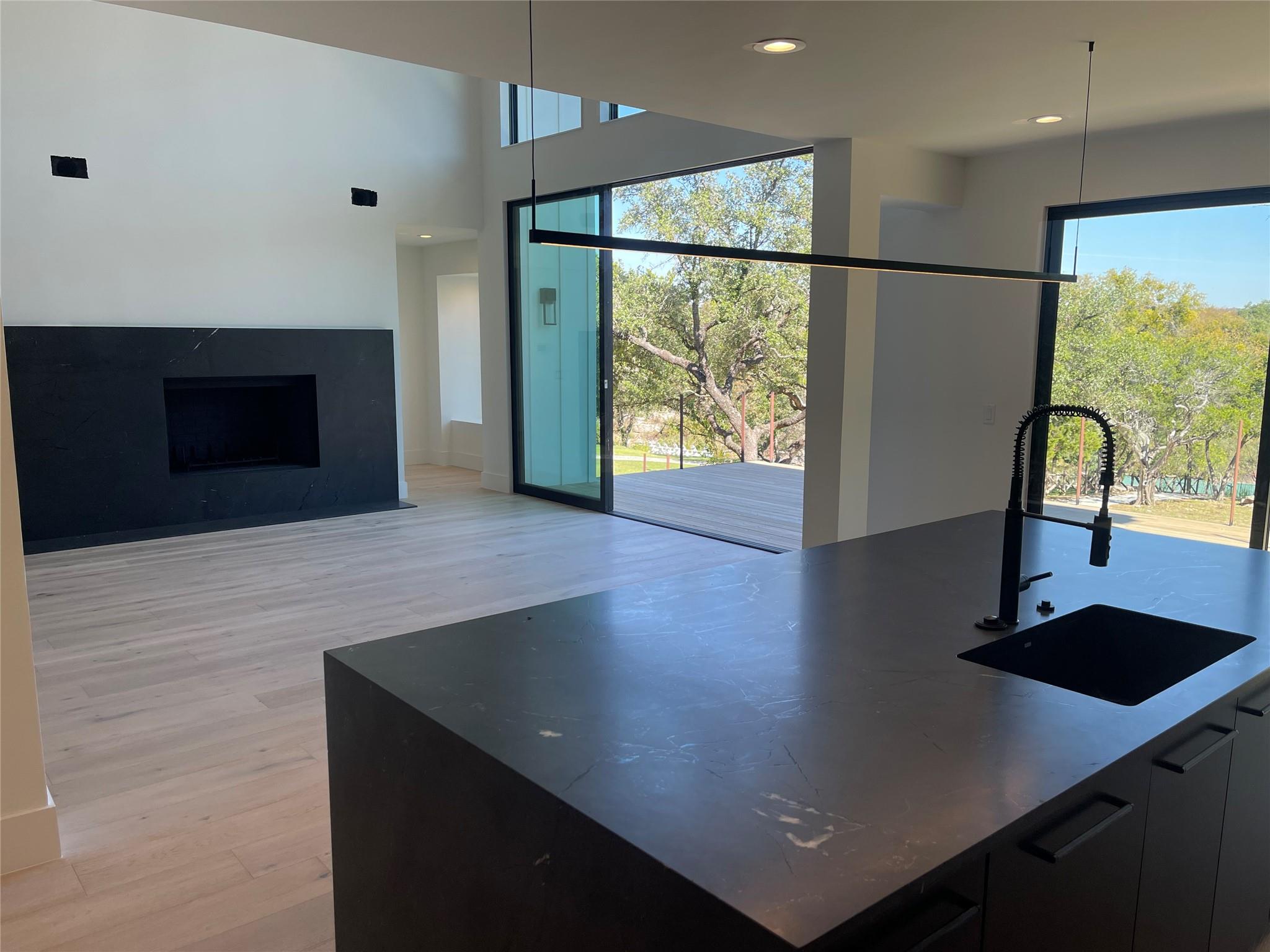 909 Cat Hollow Club Dr, Spicewood, TX 78669