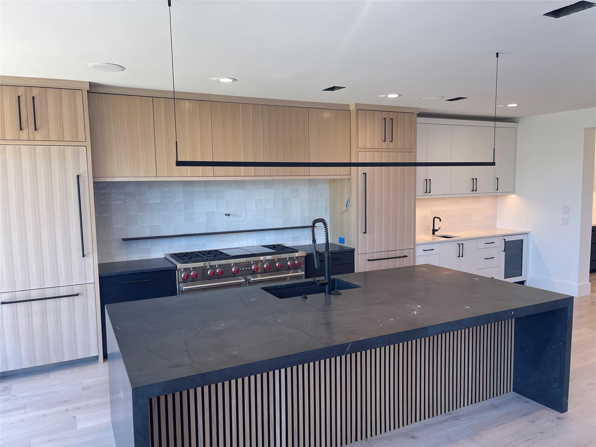 909 Cat Hollow Club Dr, Spicewood, TX 78669