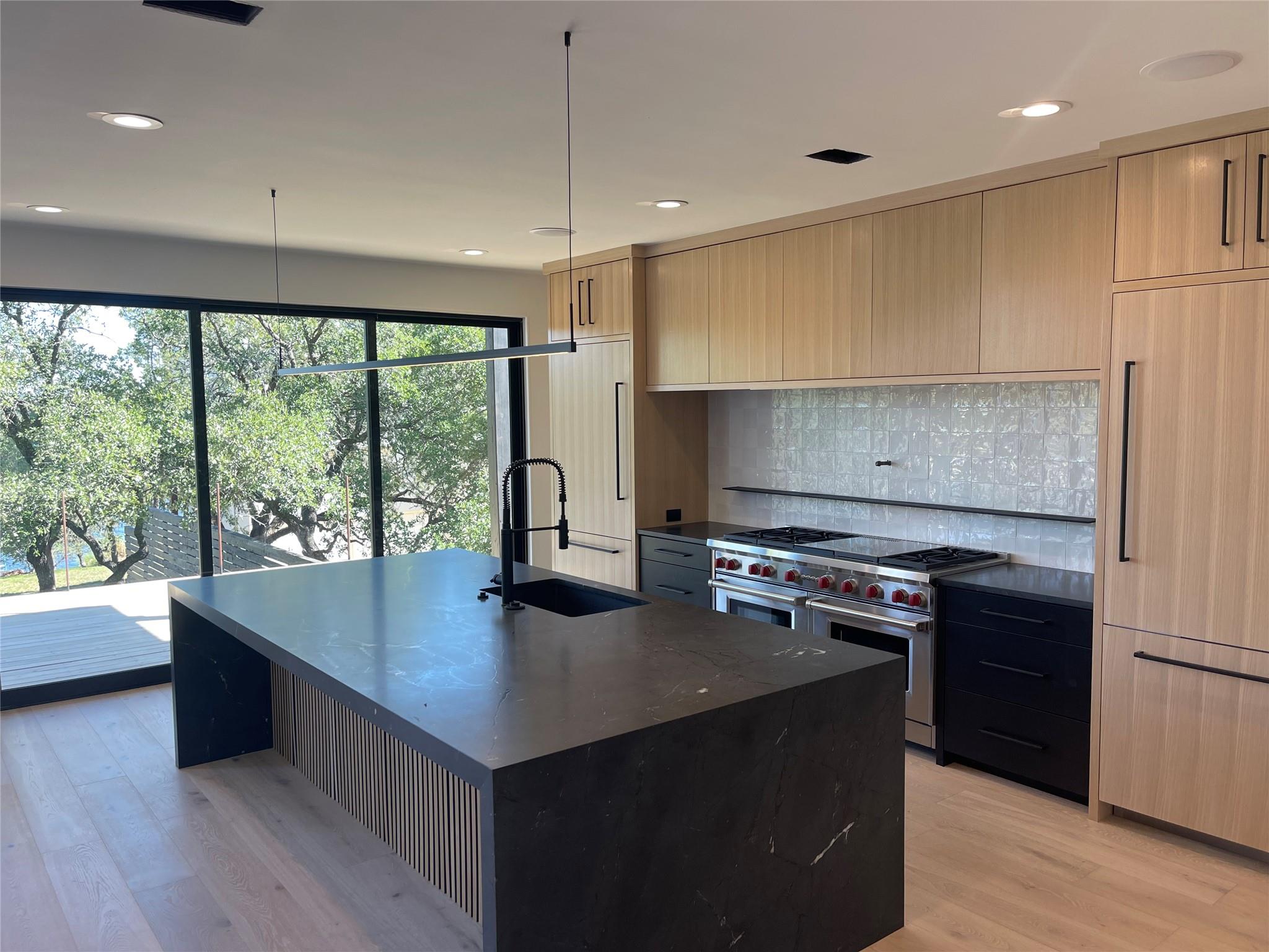 909 Cat Hollow Club Dr, Spicewood, TX 78669