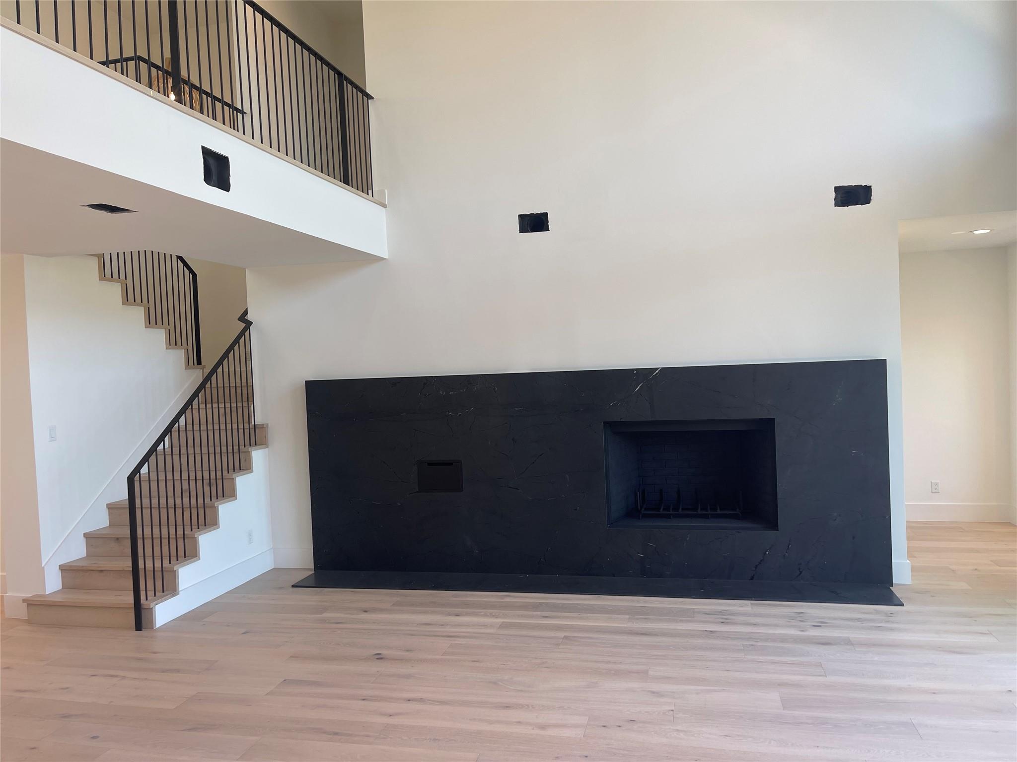 909 Cat Hollow Club Dr, Spicewood, TX 78669