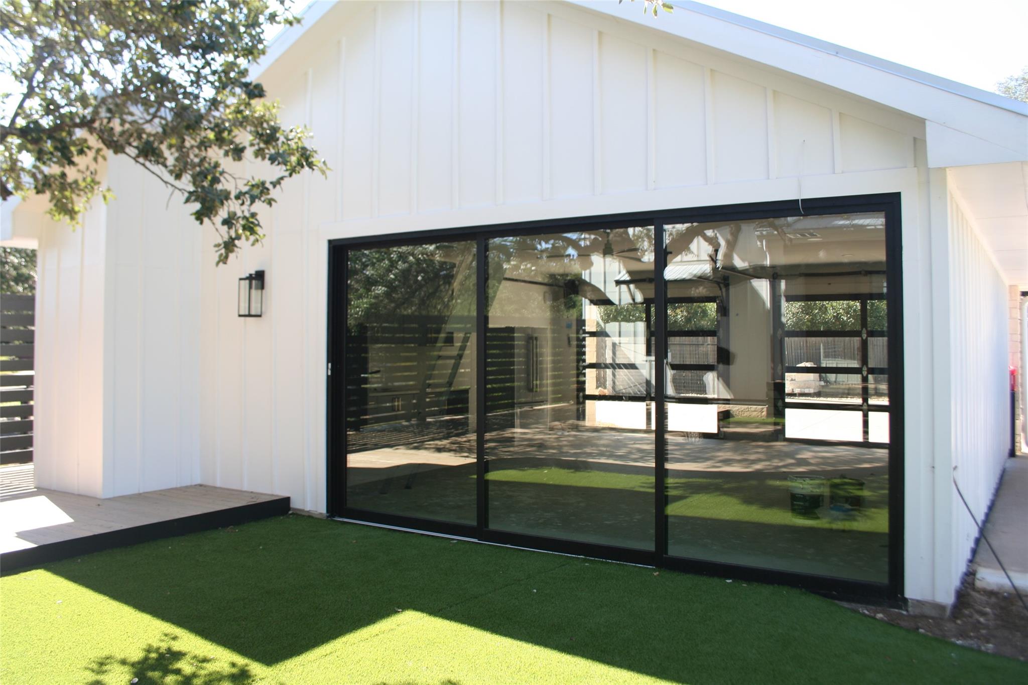 909 Cat Hollow Club Dr, Spicewood, TX 78669