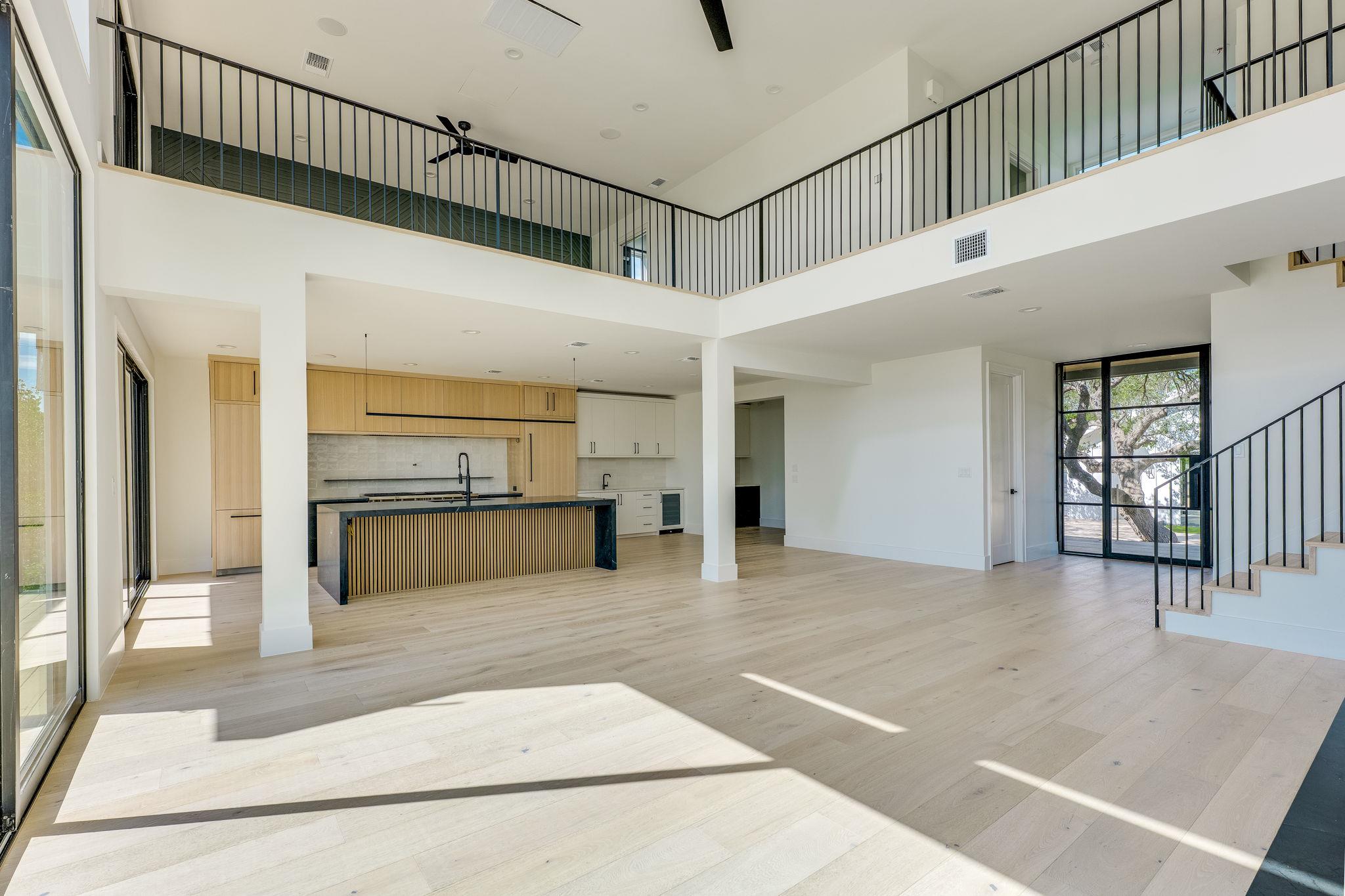 909 Cat Hollow Club Dr, Spicewood, TX 78669