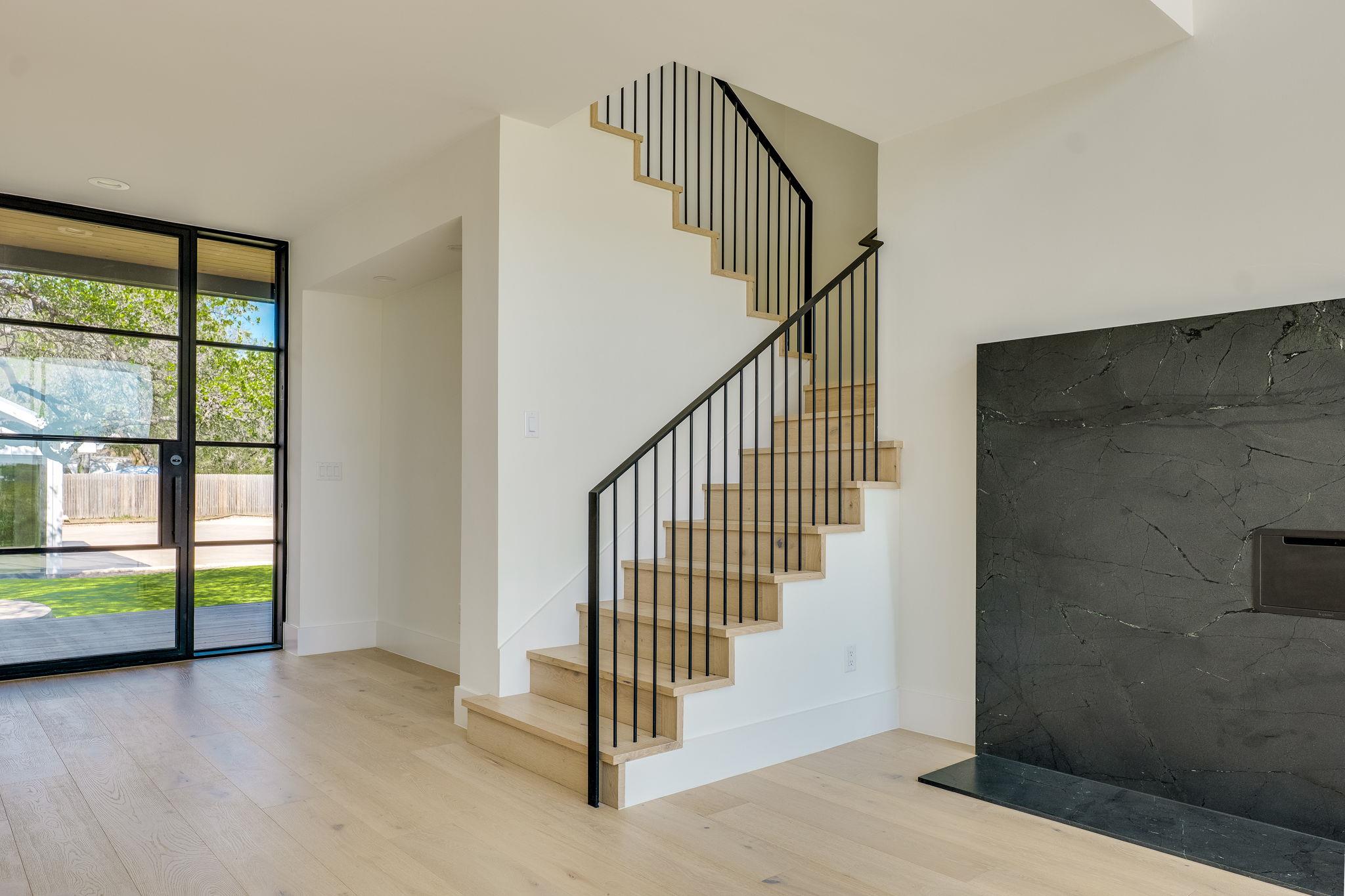 909 Cat Hollow Club Dr, Spicewood, TX 78669