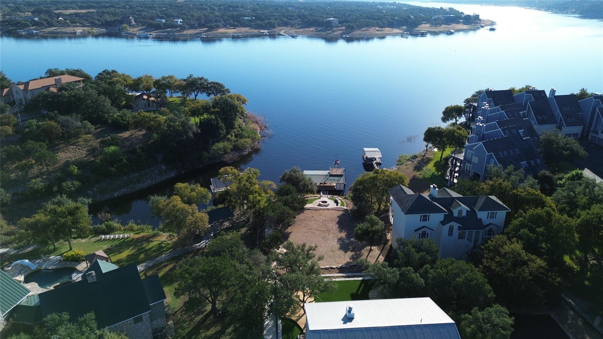 909 Cat Hollow Club Dr, Spicewood, TX 78669